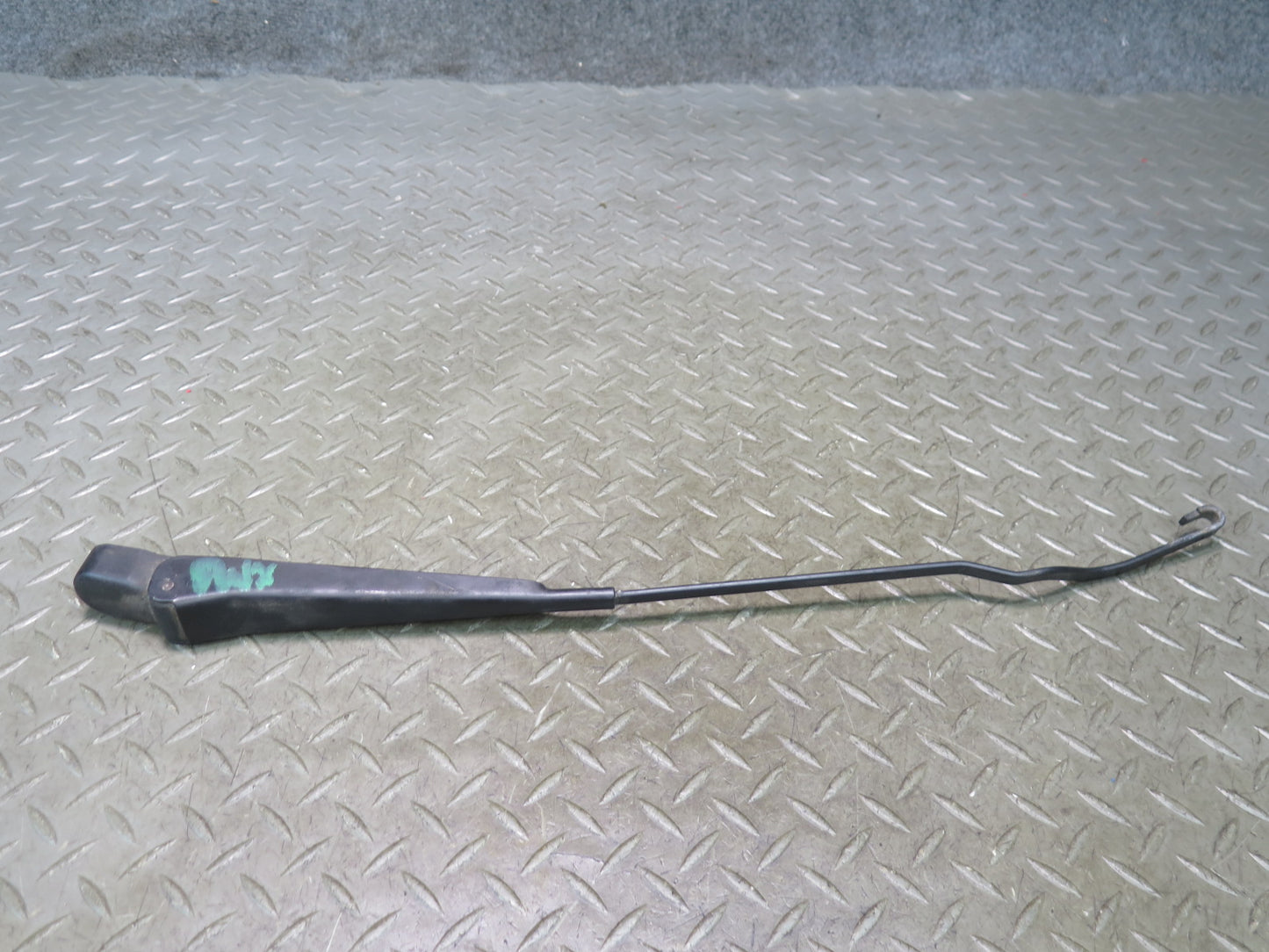 86-91 Mercedes W126 560SEL Set of 2 Front Left & Right Windshield Wiper Arm OEM