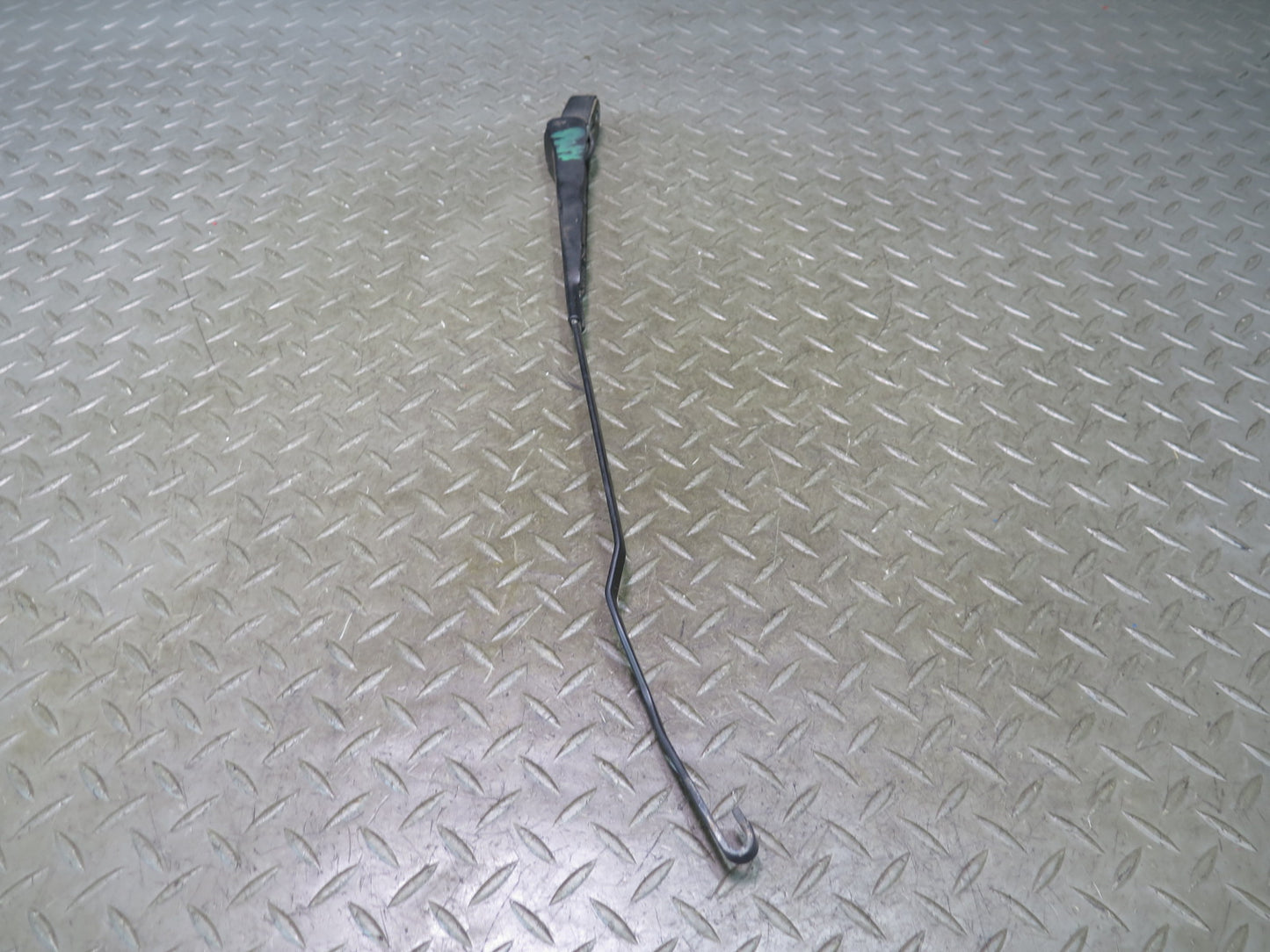 86-91 Mercedes W126 560SEL Set of 2 Front Left & Right Windshield Wiper Arm OEM