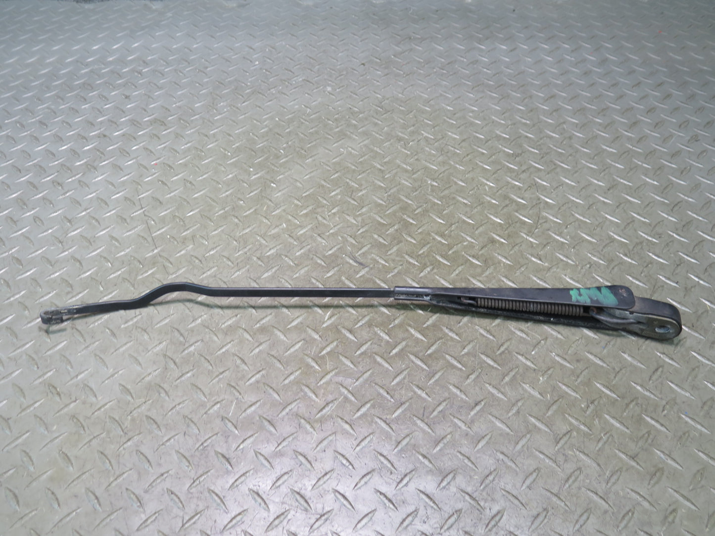 86-91 Mercedes W126 560SEL Set of 2 Front Left & Right Windshield Wiper Arm OEM