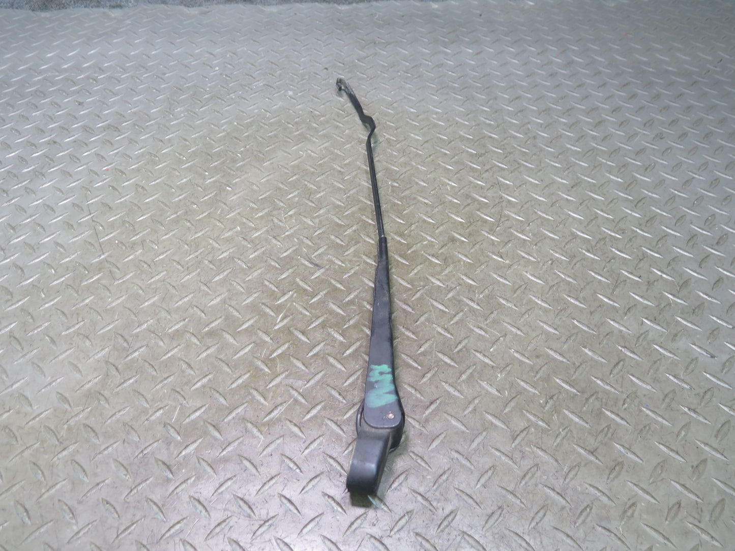 86-91 Mercedes W126 560SEL Set of 2 Front Left & Right Windshield Wiper Arm OEM