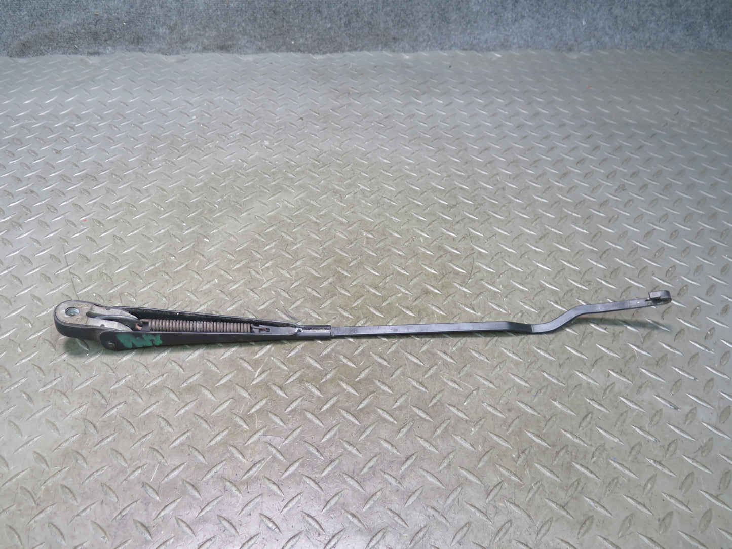 86-91 Mercedes W126 560SEL Set of 2 Front Left & Right Windshield Wiper Arm OEM