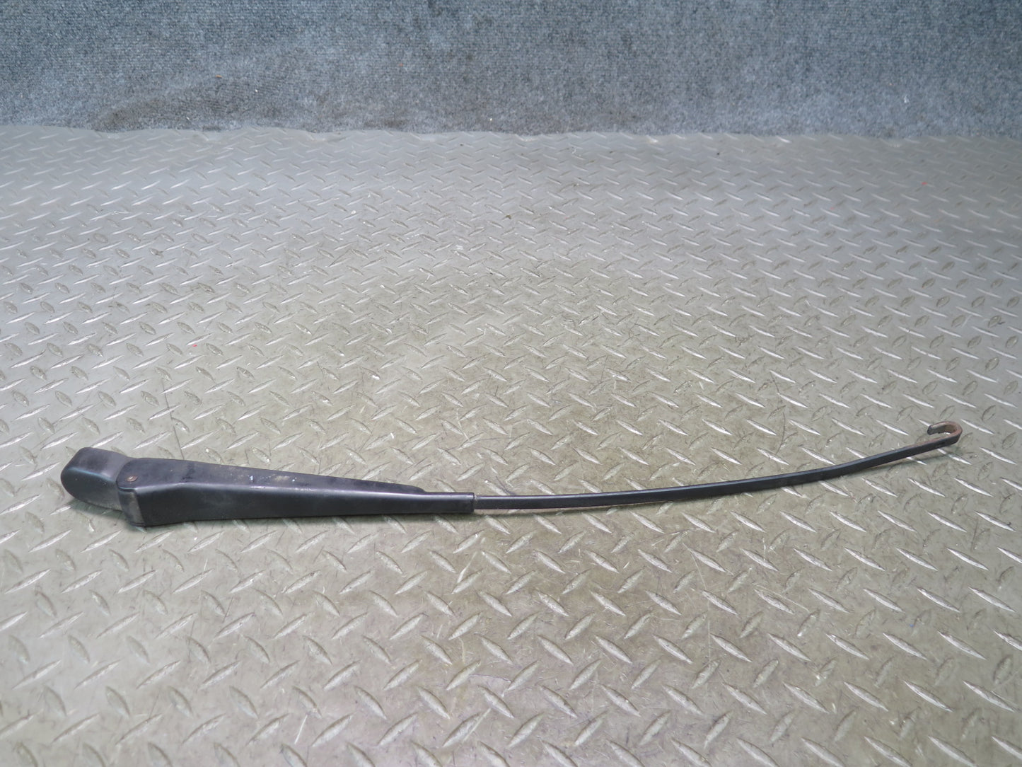 86-91 Mercedes W126 560SEL Set of 2 Front Left & Right Windshield Wiper Arm OEM