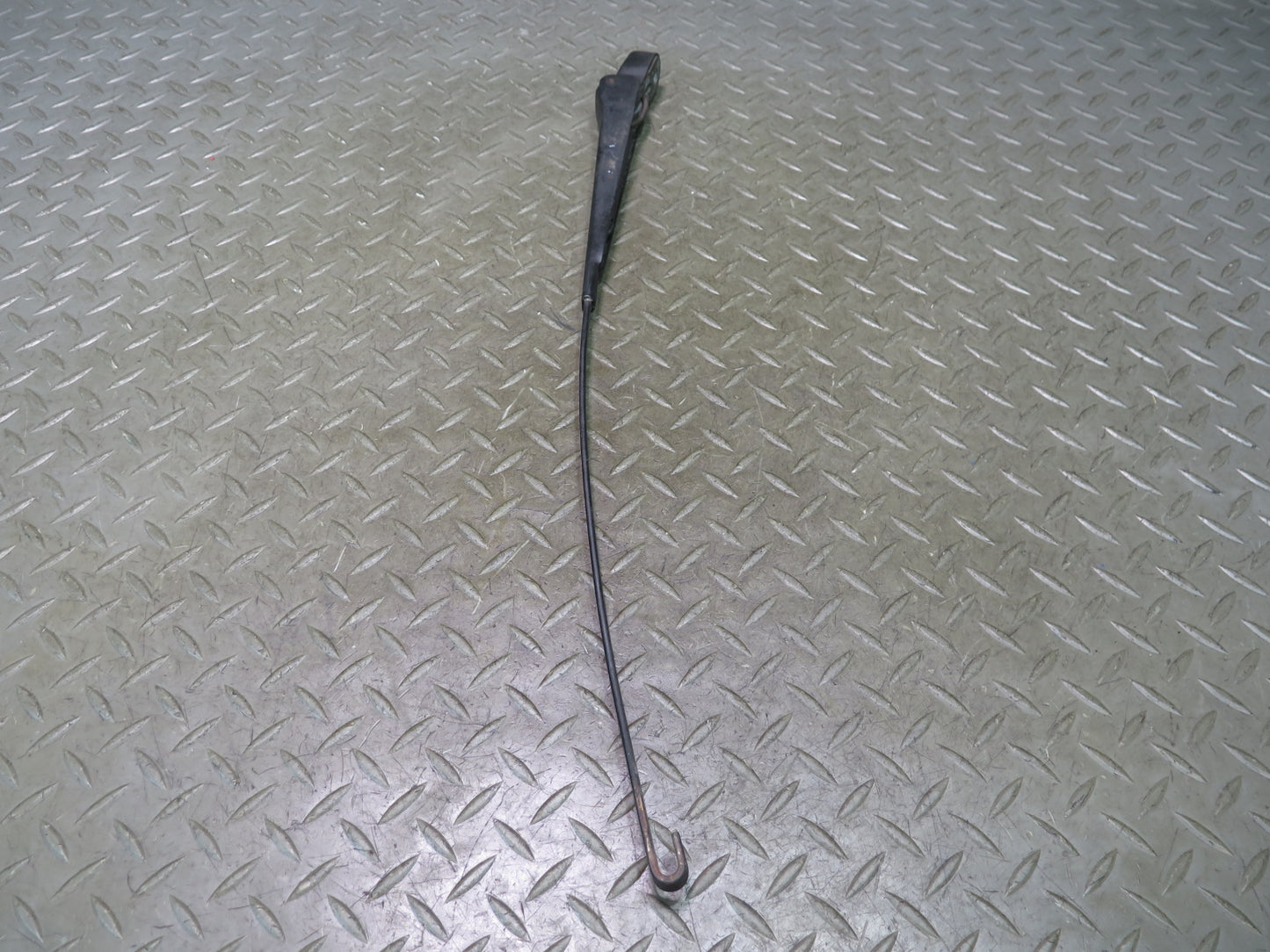 86-91 Mercedes W126 560SEL Set of 2 Front Left & Right Windshield Wiper Arm OEM