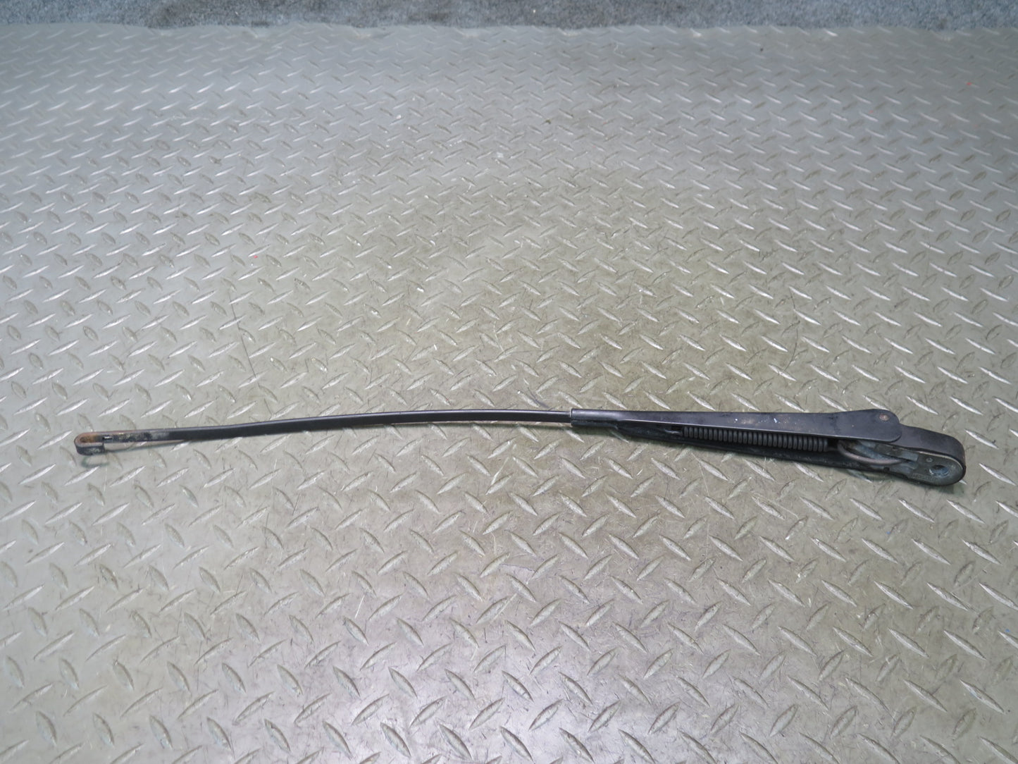 86-91 Mercedes W126 560SEL Set of 2 Front Left & Right Windshield Wiper Arm OEM