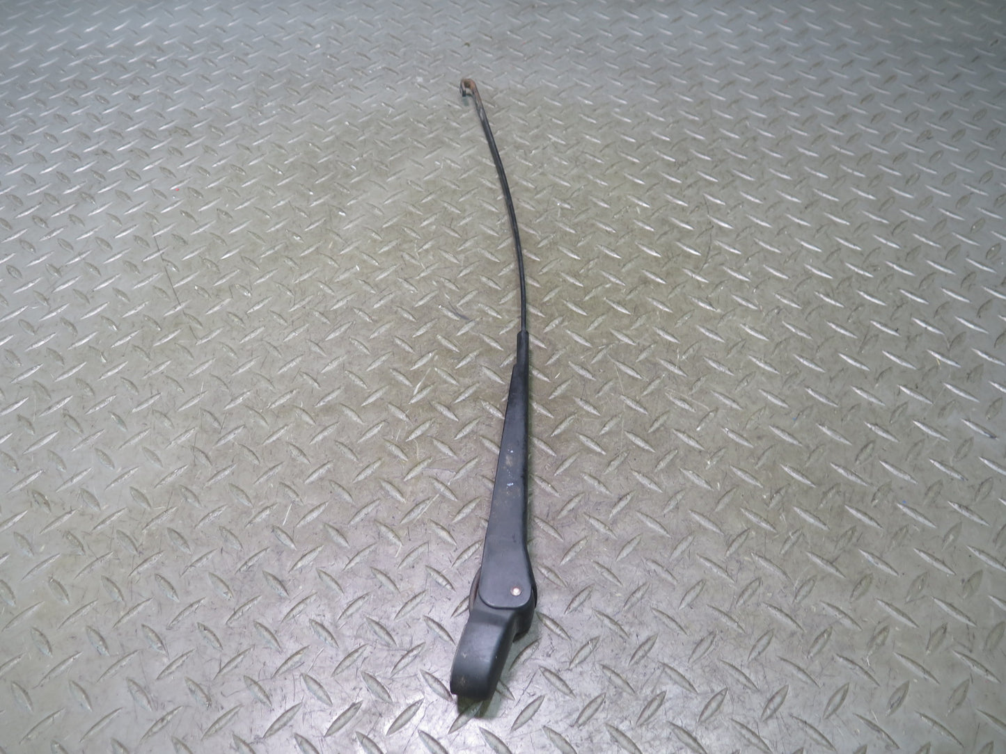 86-91 Mercedes W126 560SEL Set of 2 Front Left & Right Windshield Wiper Arm OEM