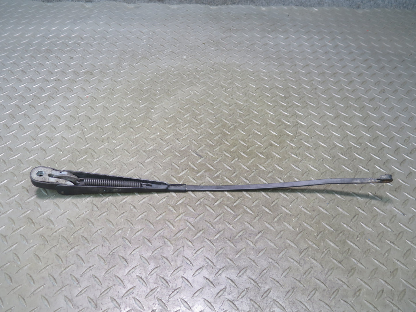 86-91 Mercedes W126 560SEL Set of 2 Front Left & Right Windshield Wiper Arm OEM