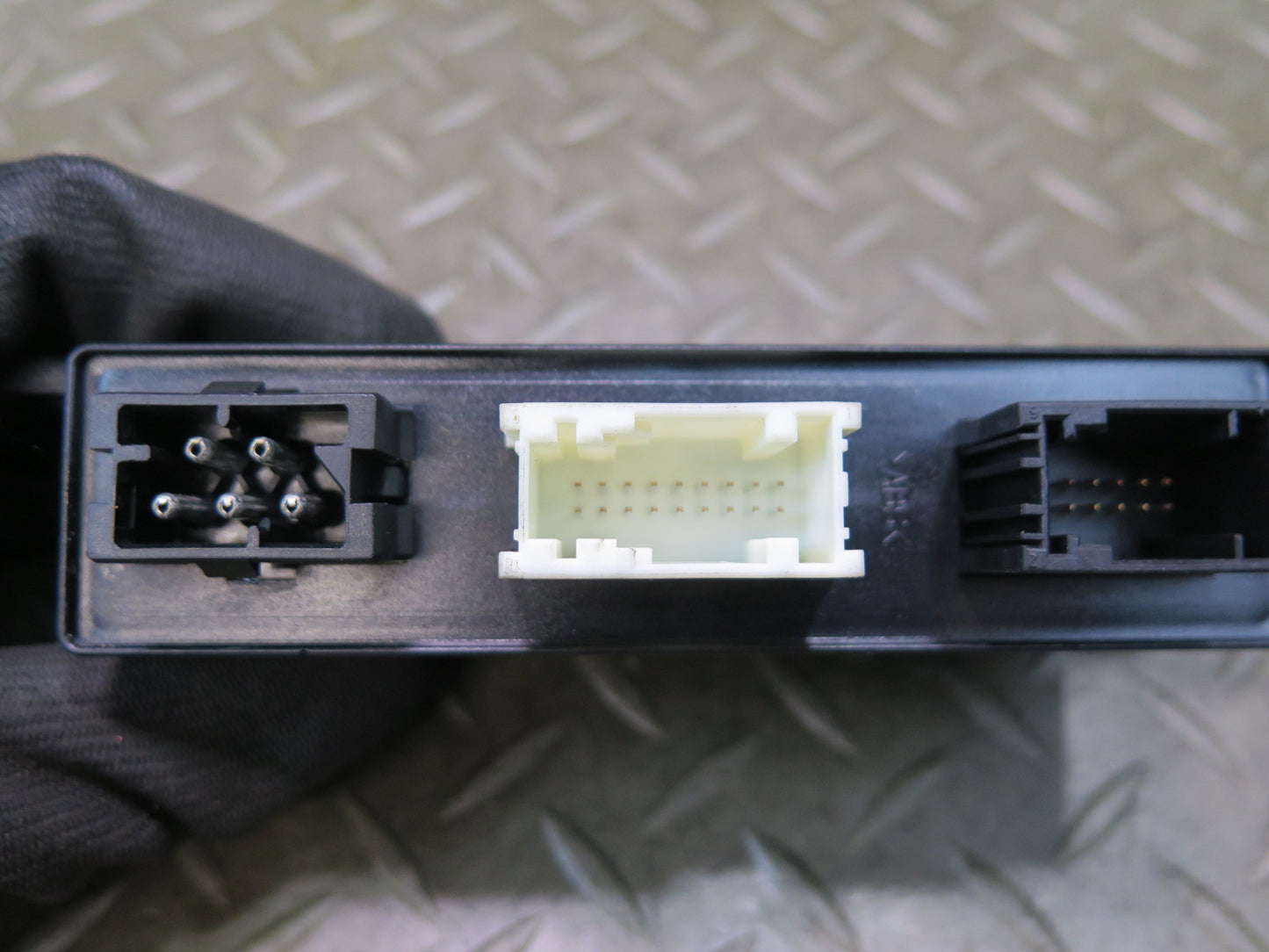 97-03 BMW E39 540i Front Right Door Control Module 8377601 OEM