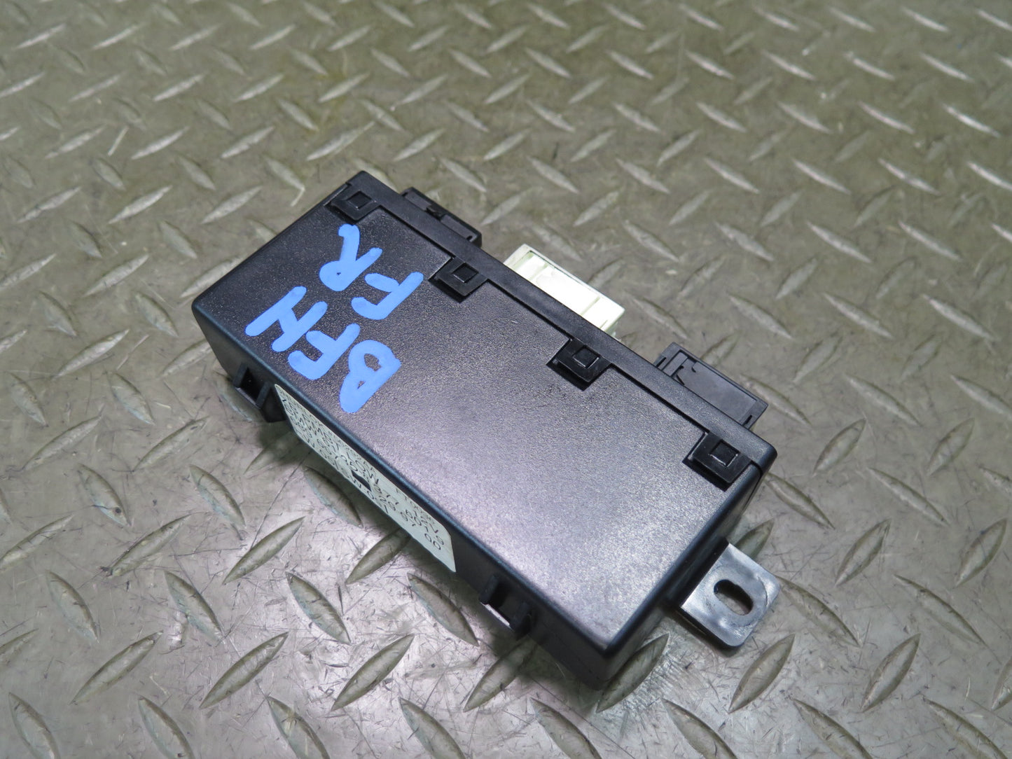 97-03 BMW E39 540i Front Right Door Control Module 8377601 OEM