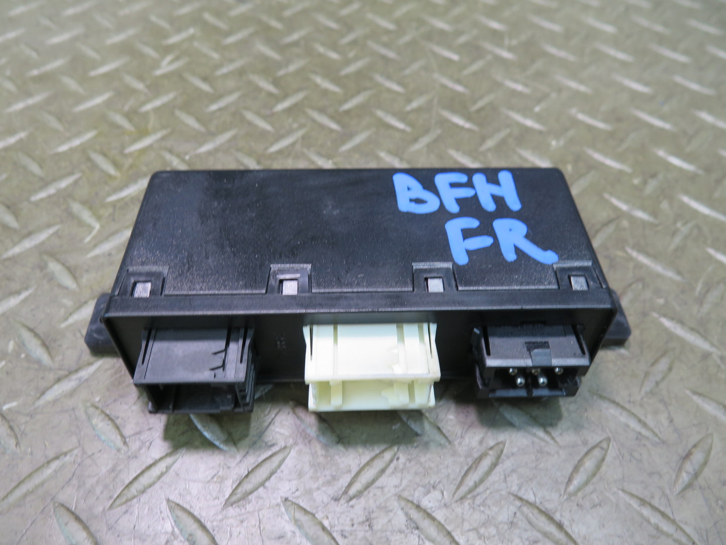 97-03 BMW E39 540i Front Right Door Control Module 8377601 OEM
