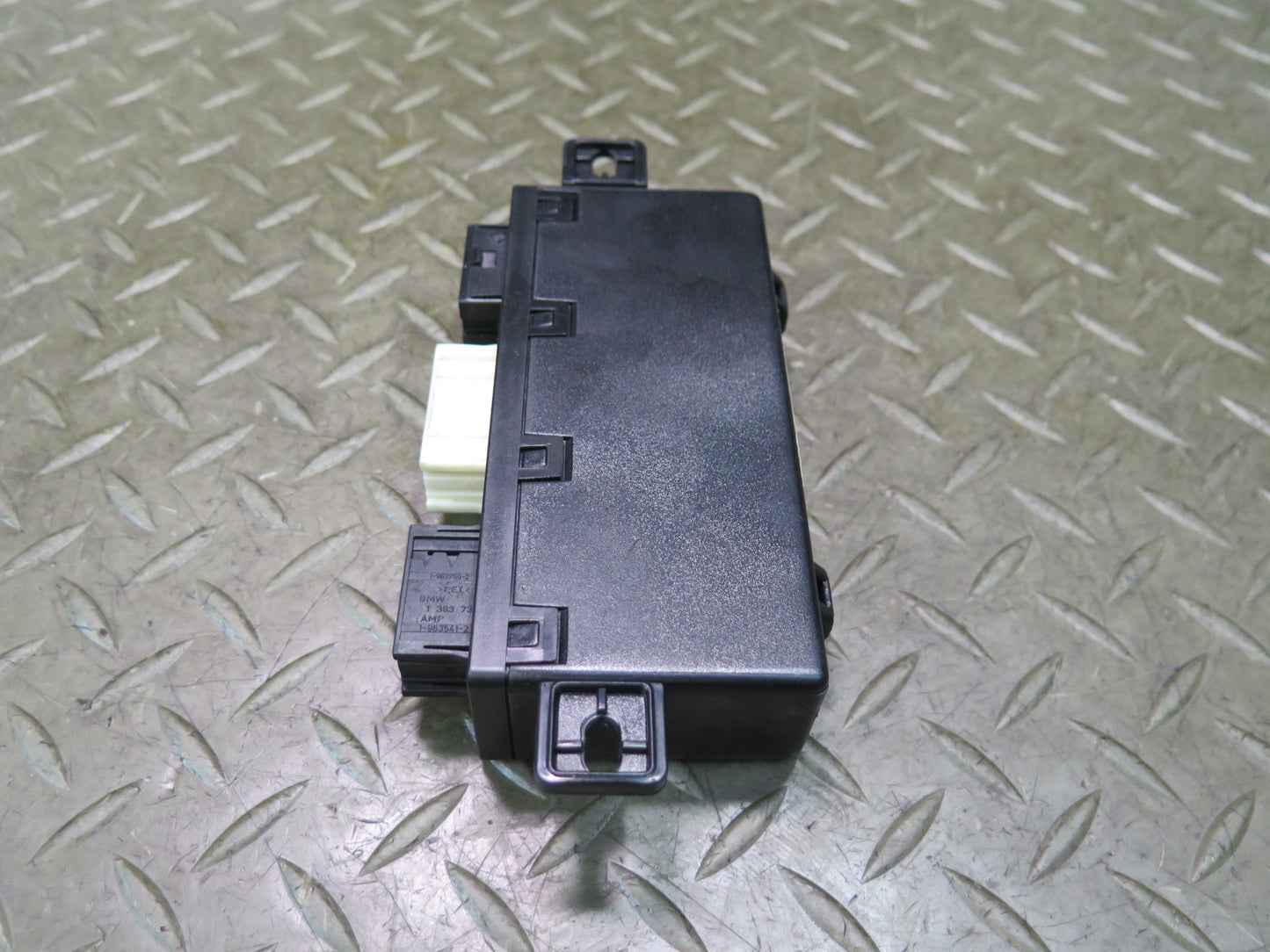 97-03 BMW E39 540i Front Right Door Control Module 8377601 OEM