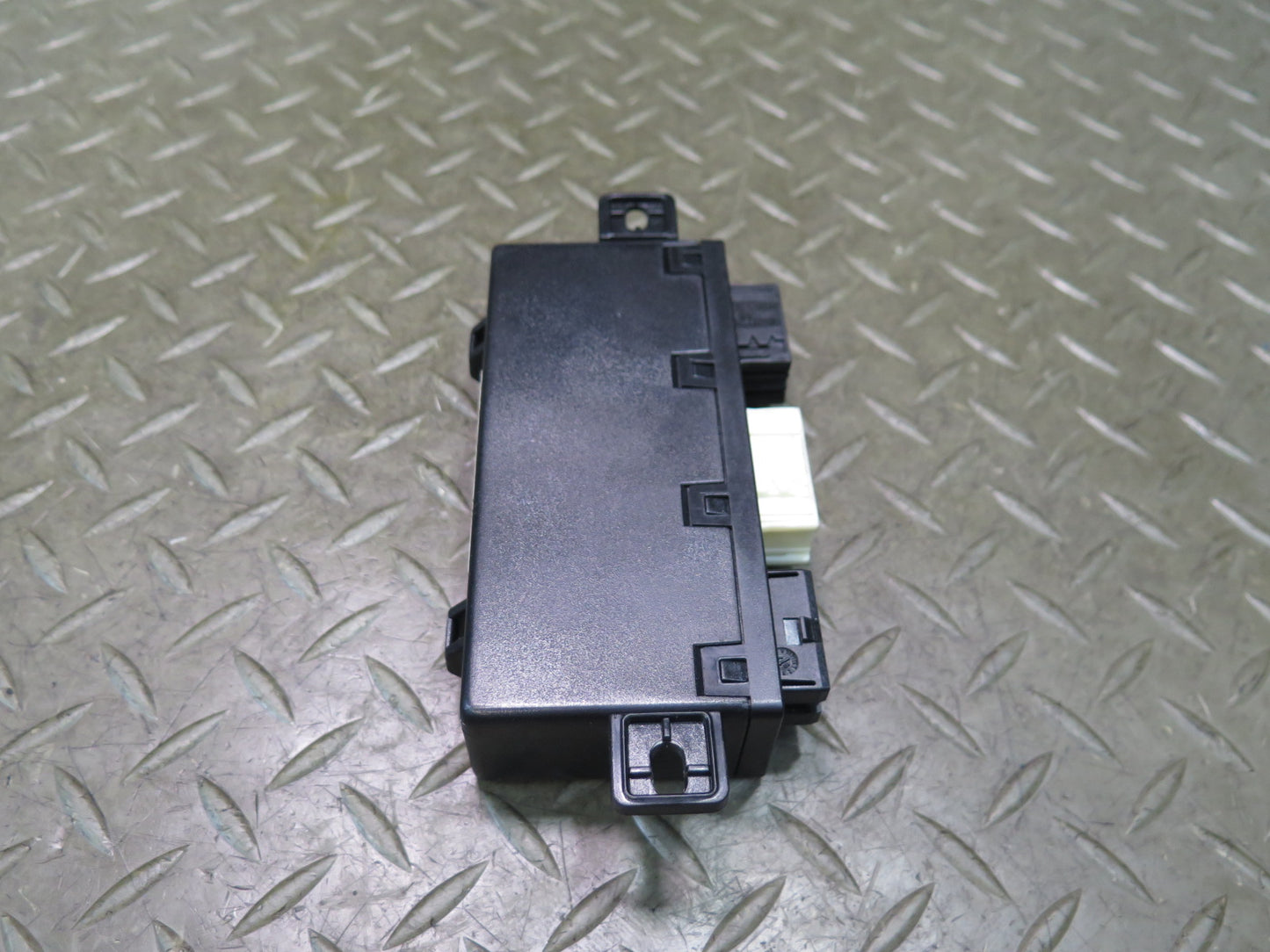 97-03 BMW E39 540i Front Right Door Control Module 8377601 OEM