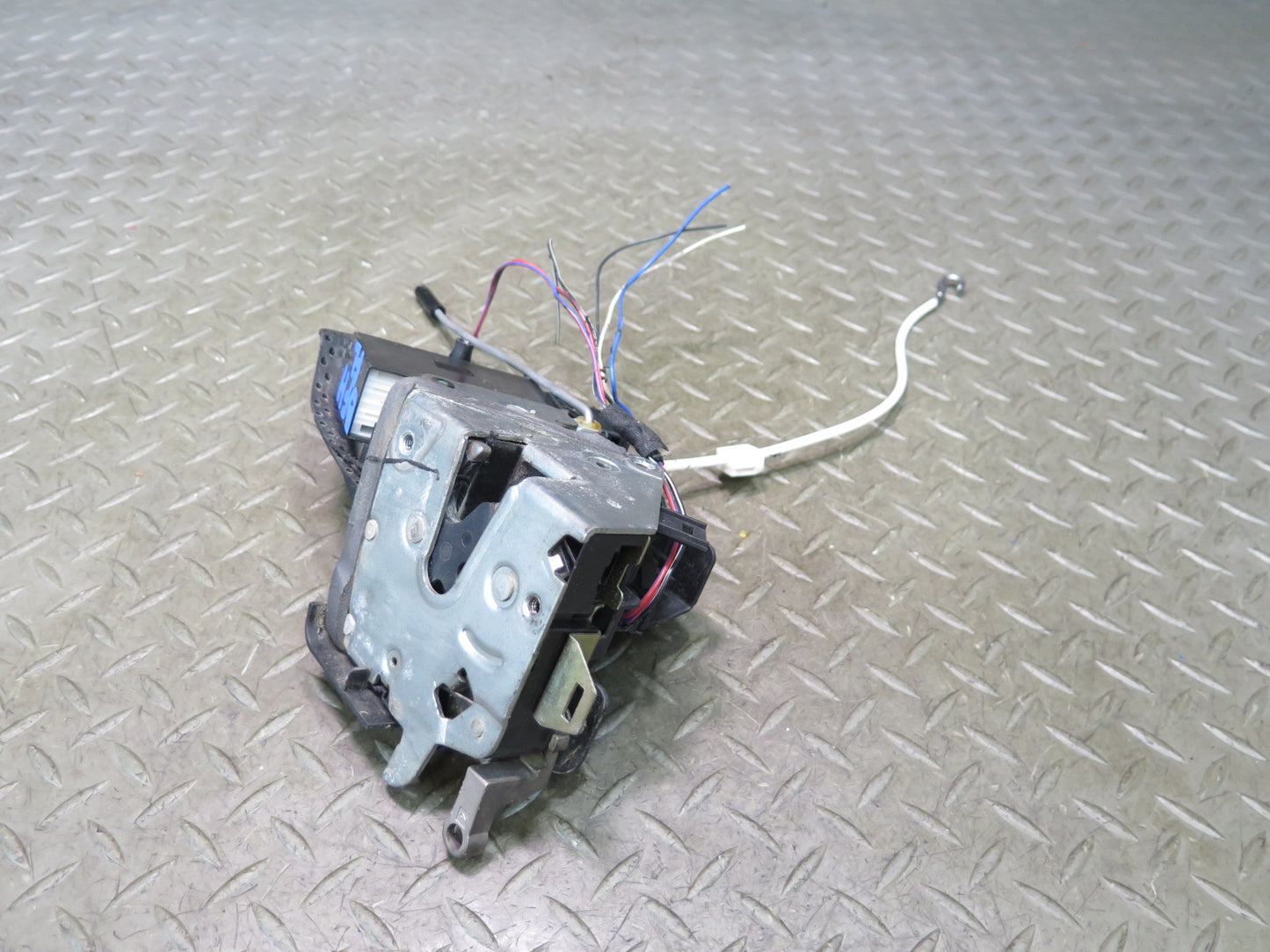 97-03 BMW E39 540i Front Left Door Lock Latch Actuator OEM