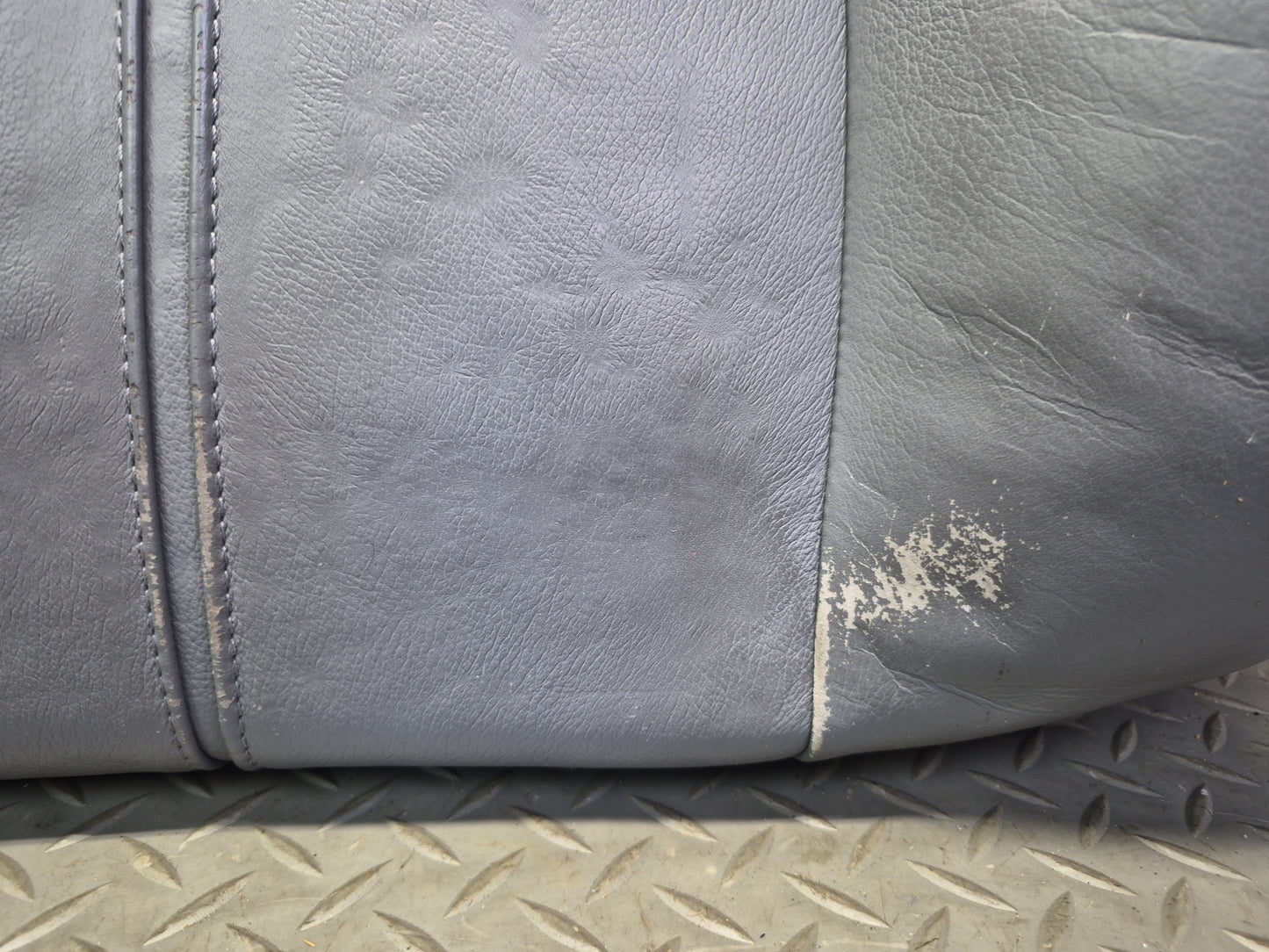 97-03 BMW E39 540i Front Right Seat Upper Leather Cushion Gray Damaged