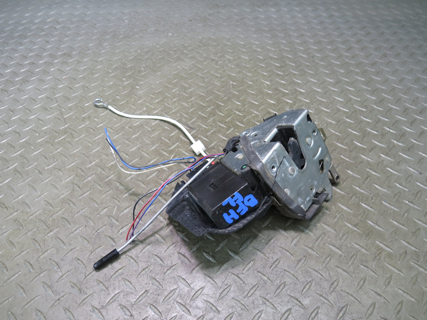 97-03 BMW E39 540i Front Left Door Lock Latch Actuator OEM