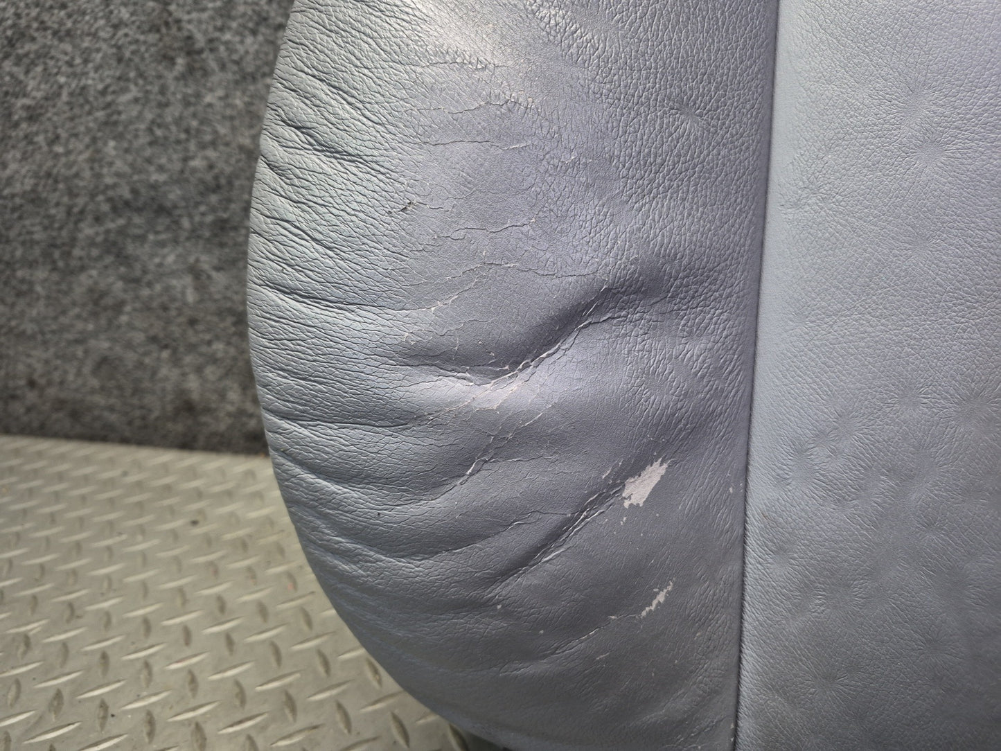 97-03 BMW E39 540i Front Right Seat Upper Leather Cushion Gray Damaged