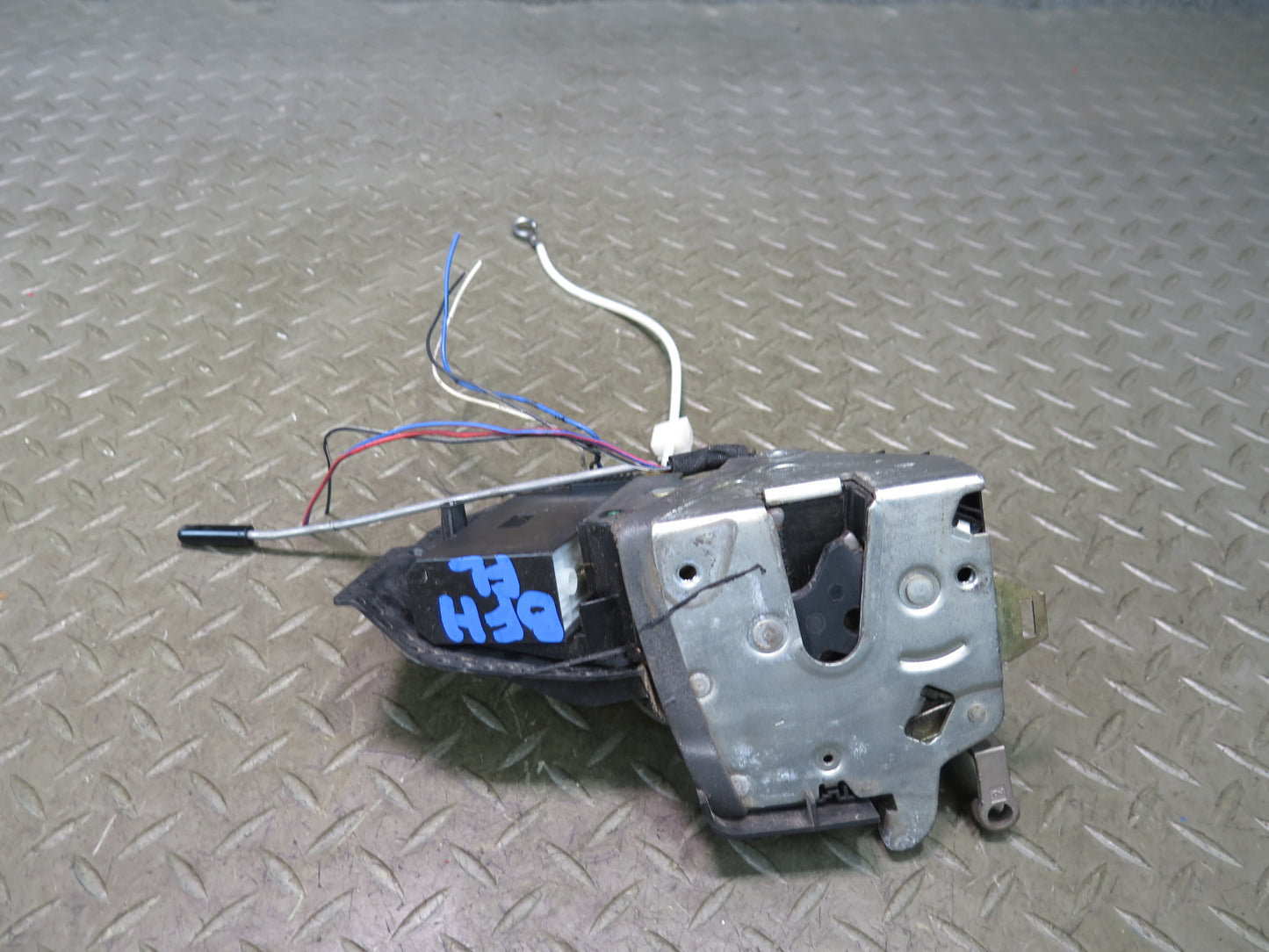 97-03 BMW E39 540i Front Left Door Lock Latch Actuator OEM