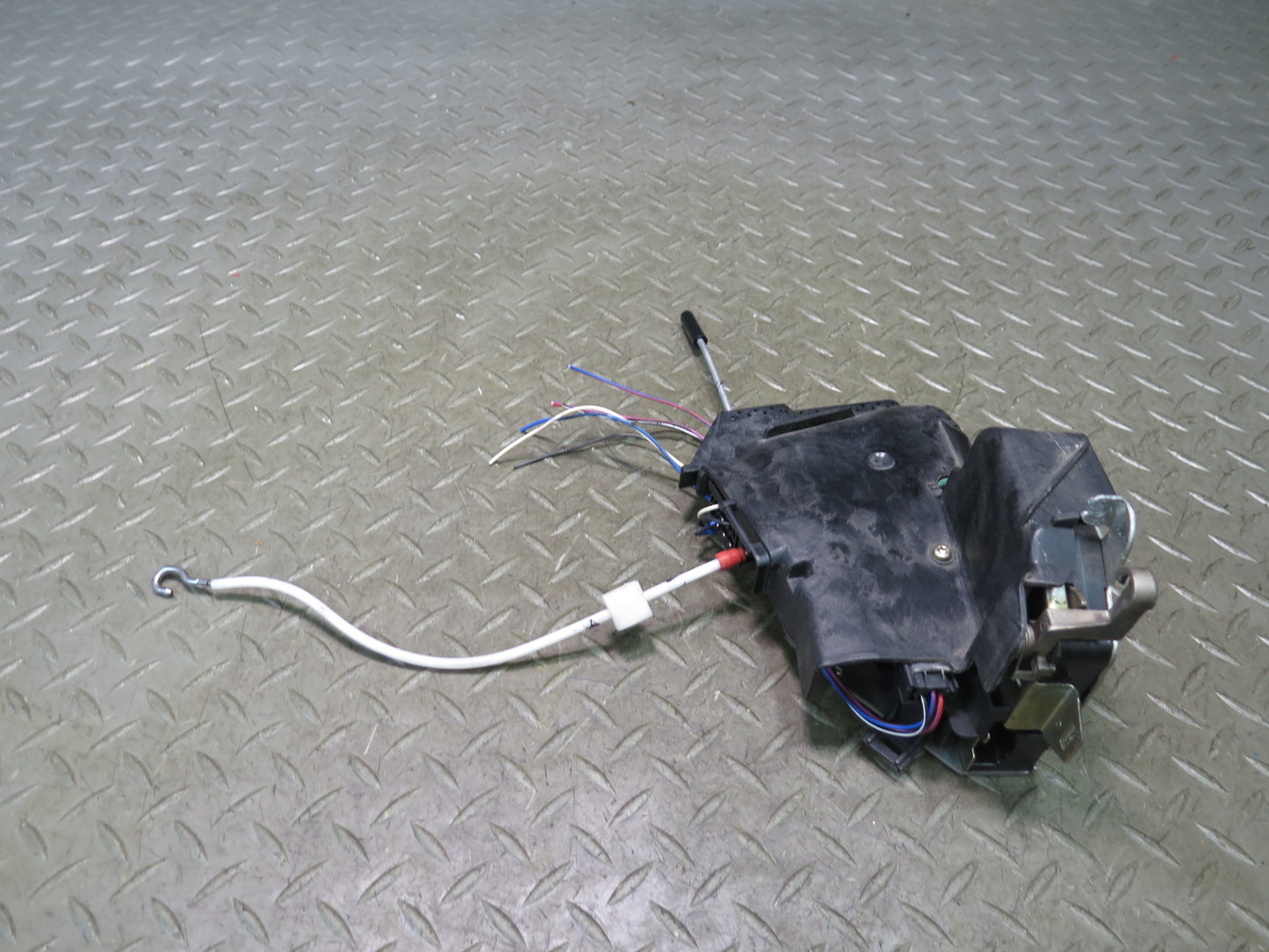97-03 BMW E39 540i Front Left Door Lock Latch Actuator OEM