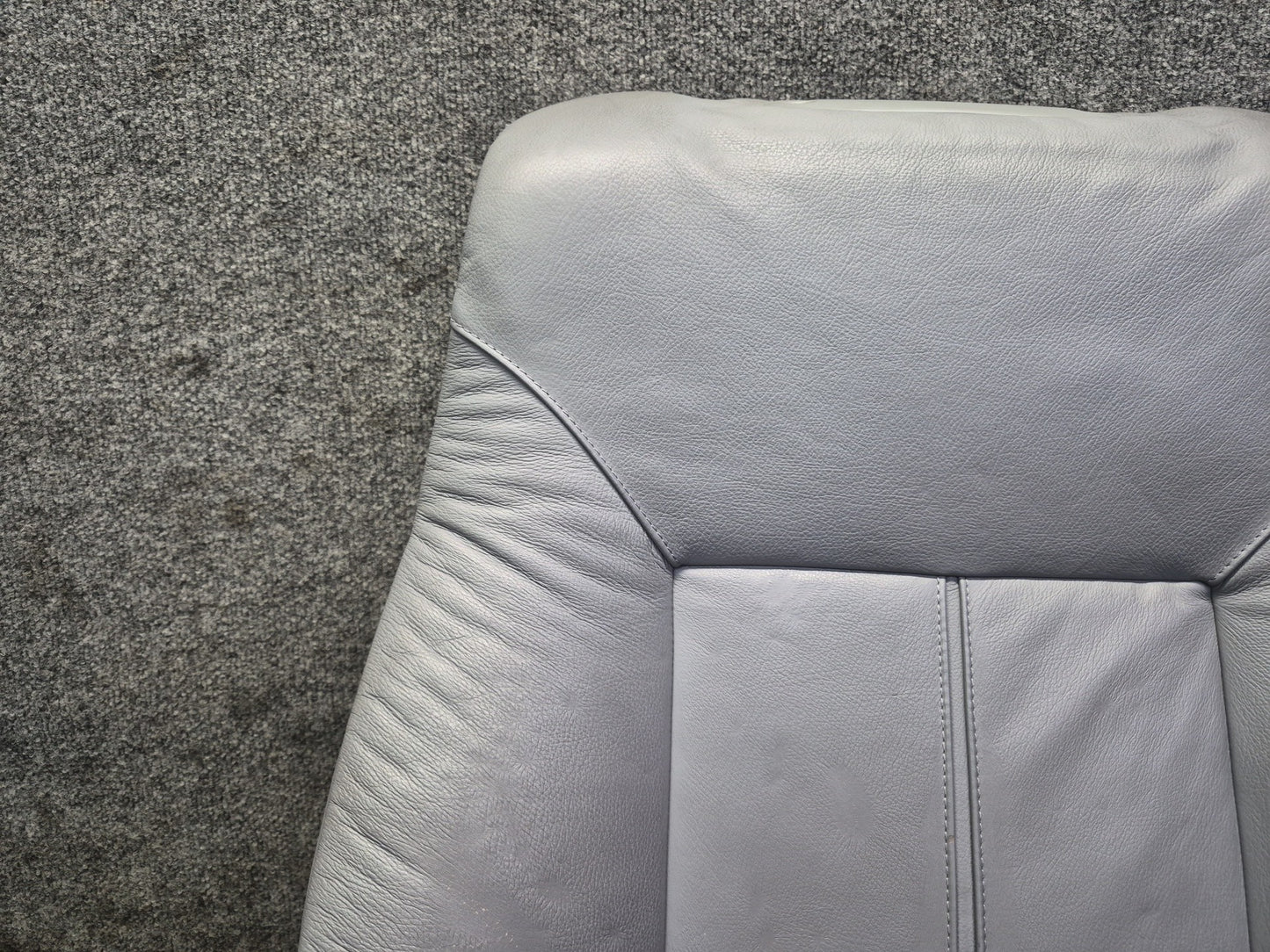 97-03 BMW E39 540i Front Right Seat Upper Leather Cushion Gray Damaged