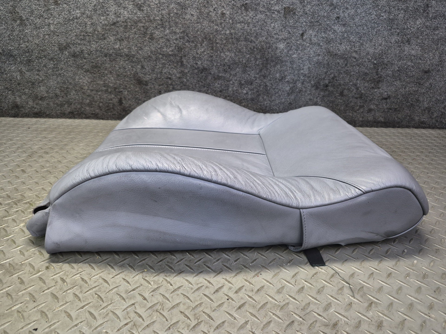 97-03 BMW E39 540i Front Right Seat Upper Leather Cushion Gray Damaged