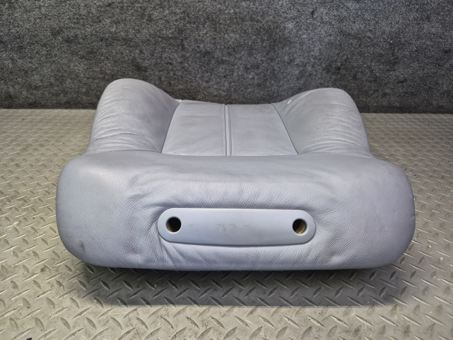 97-03 BMW E39 540i Front Right Seat Upper Leather Cushion Gray Damaged