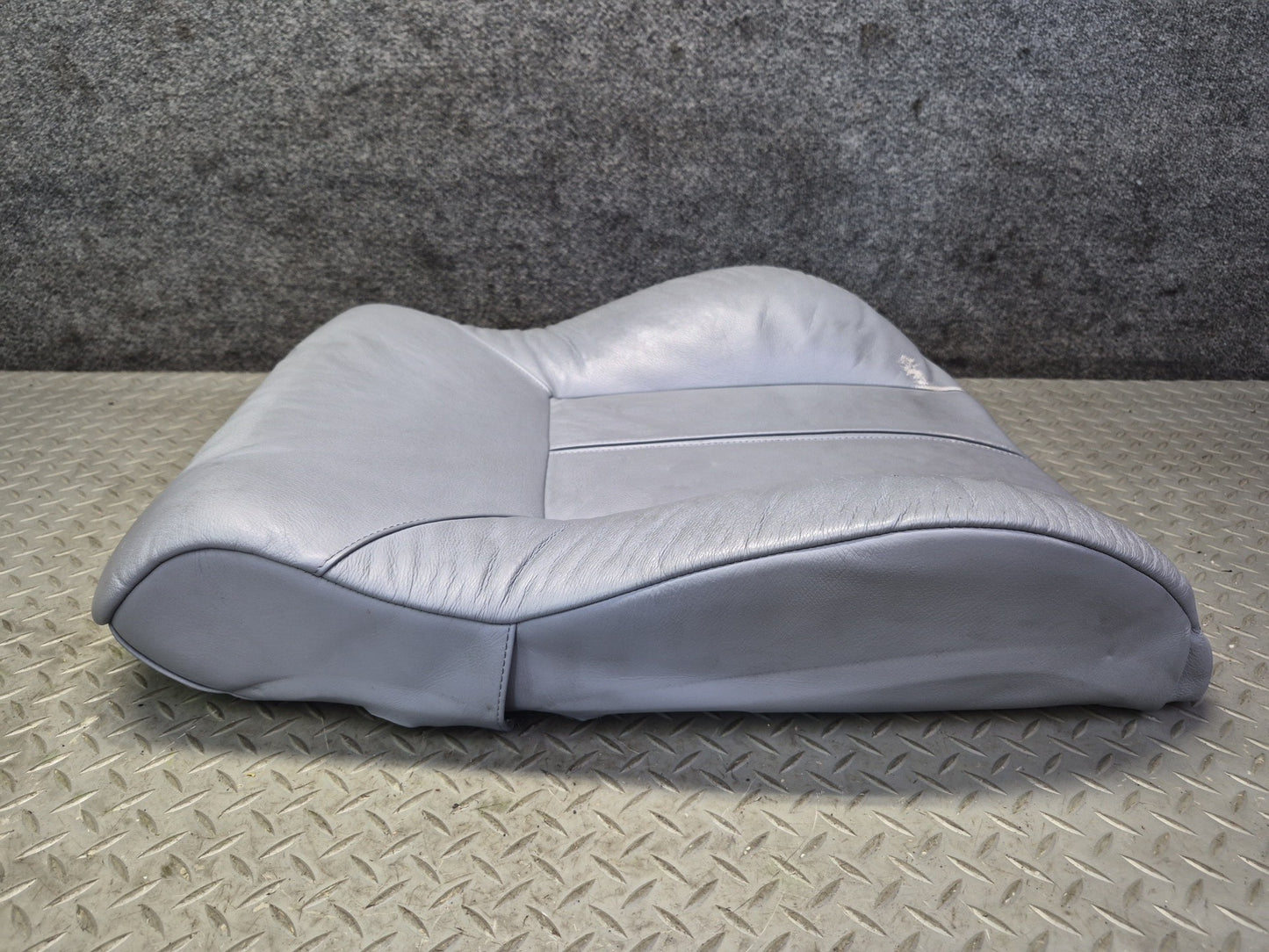 97-03 BMW E39 540i Front Right Seat Upper Leather Cushion Gray Damaged
