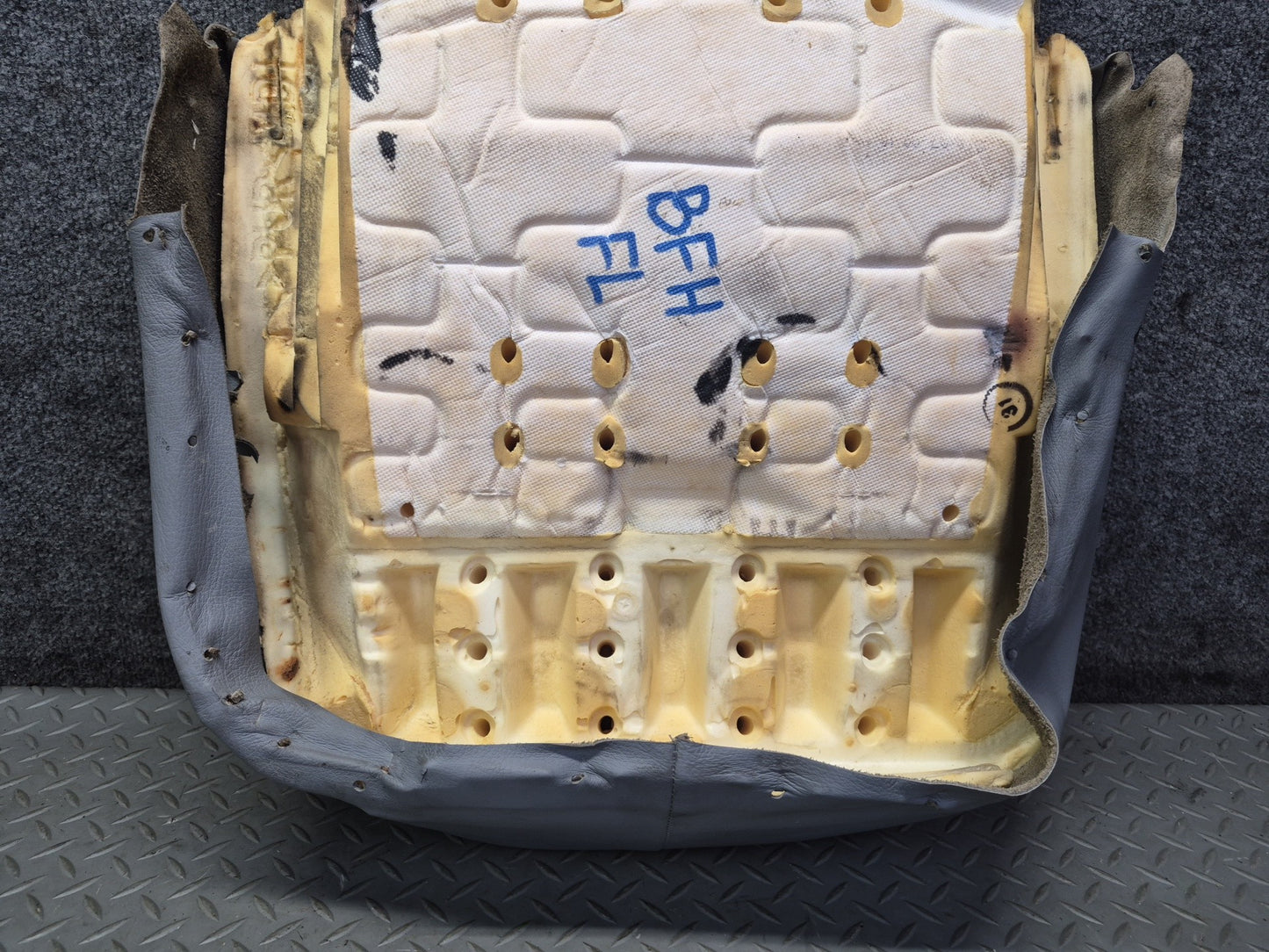 97-03 BMW E39 540i Front Left Heated Seat Lower Leather Cushion Gray Damaged