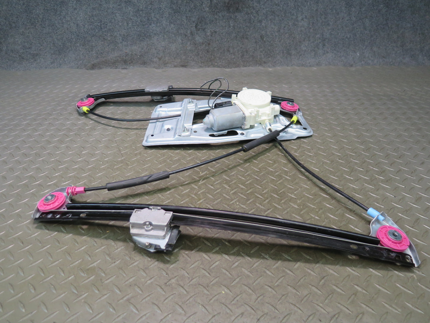 97-03 BMW E39 540i Front Left Door Aftermarket Window Regulator w Motor