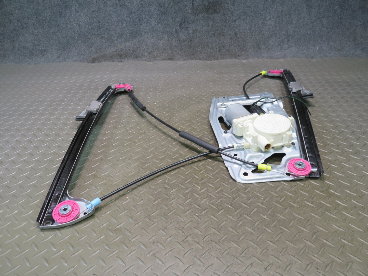 97-03 BMW E39 540i Front Left Door Aftermarket Window Regulator w Motor