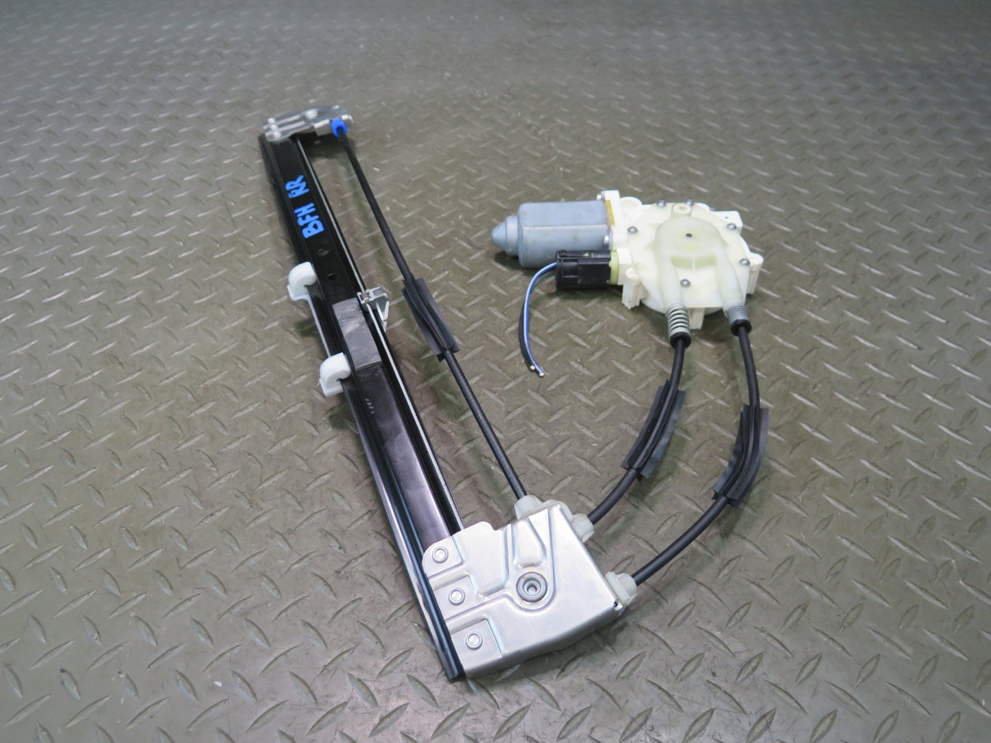 97-99 BMW E39 540i Rear Right Door Window Regulator w Motor OEM