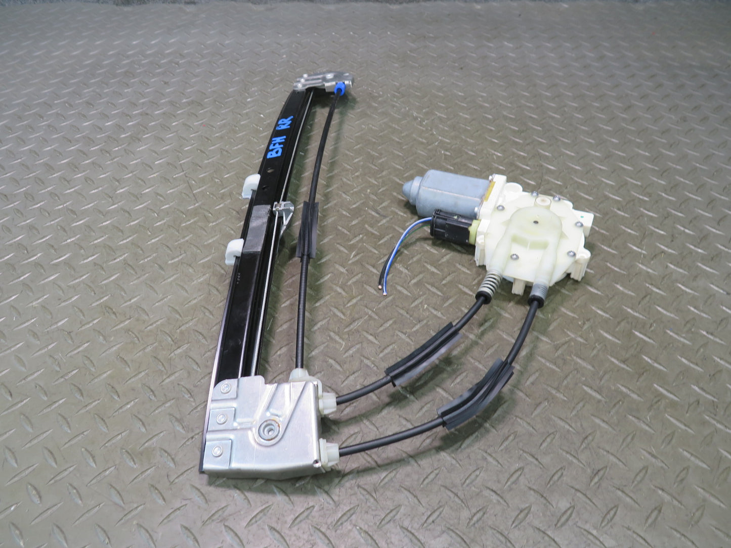 97-99 BMW E39 540i Rear Right Door Window Regulator w Motor OEM