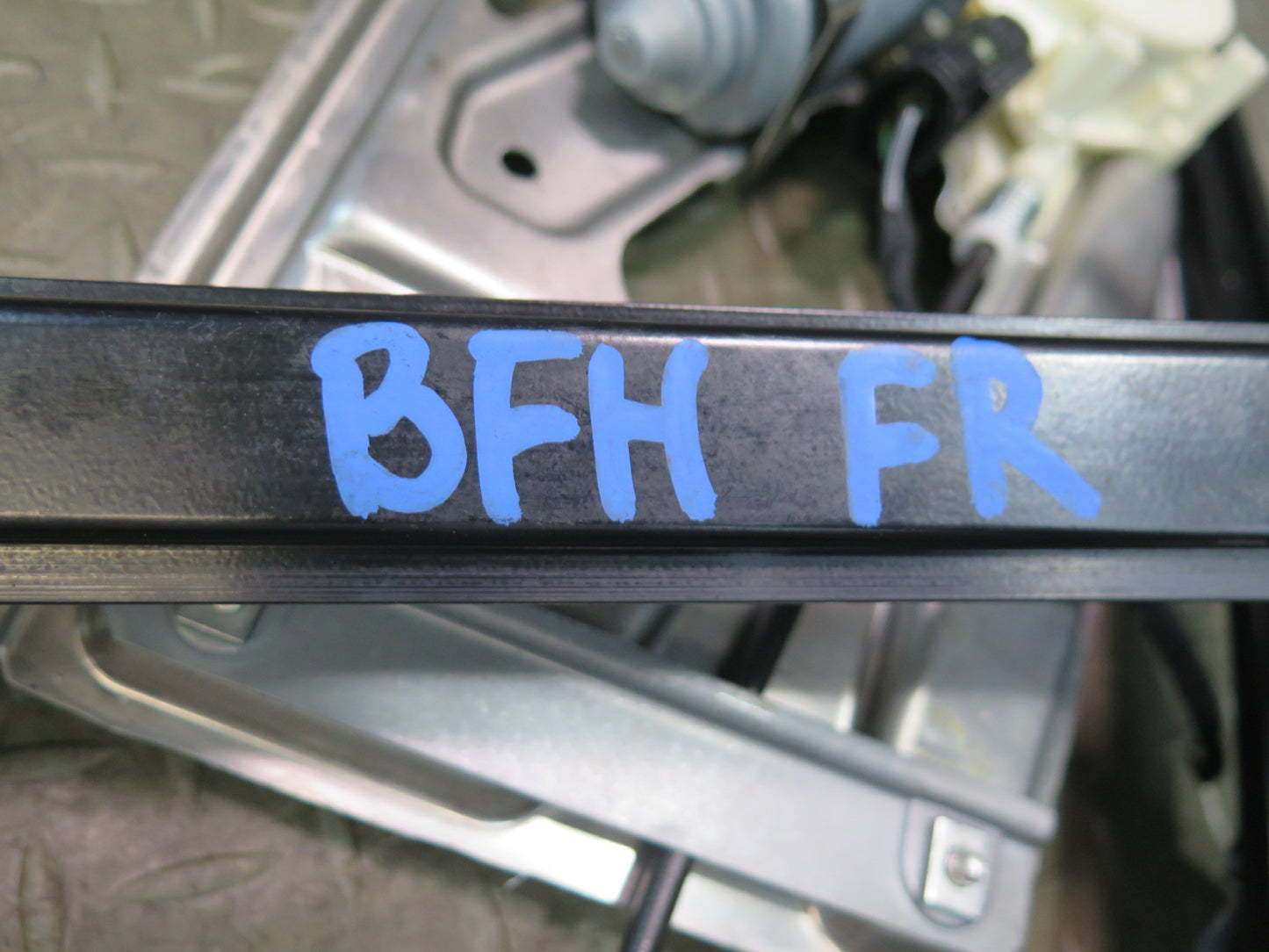 97-03 BMW E39 540i Front Right Door Window Regulator w Motor Assembly OEM