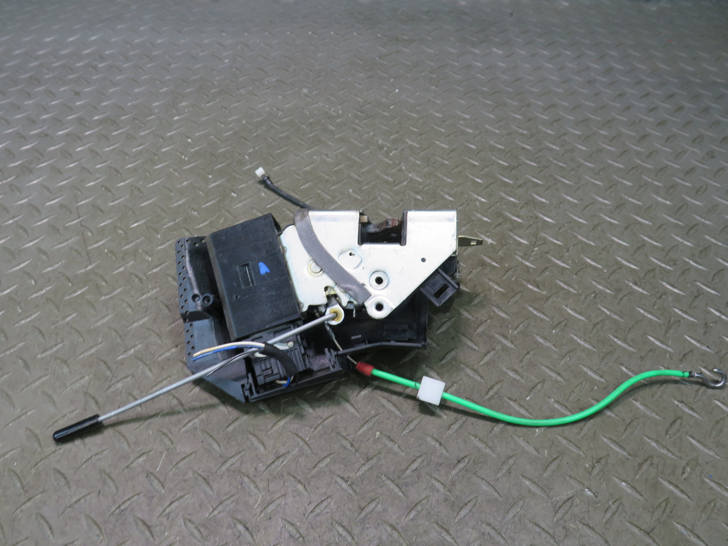 97-03 BMW E39 540i Front Right Door Lock Latch Actuator OEM