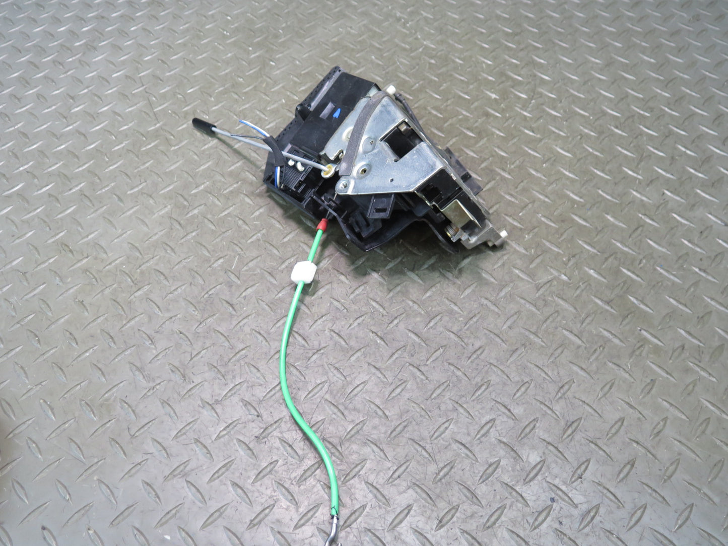 97-03 BMW E39 540i Front Right Door Lock Latch Actuator OEM