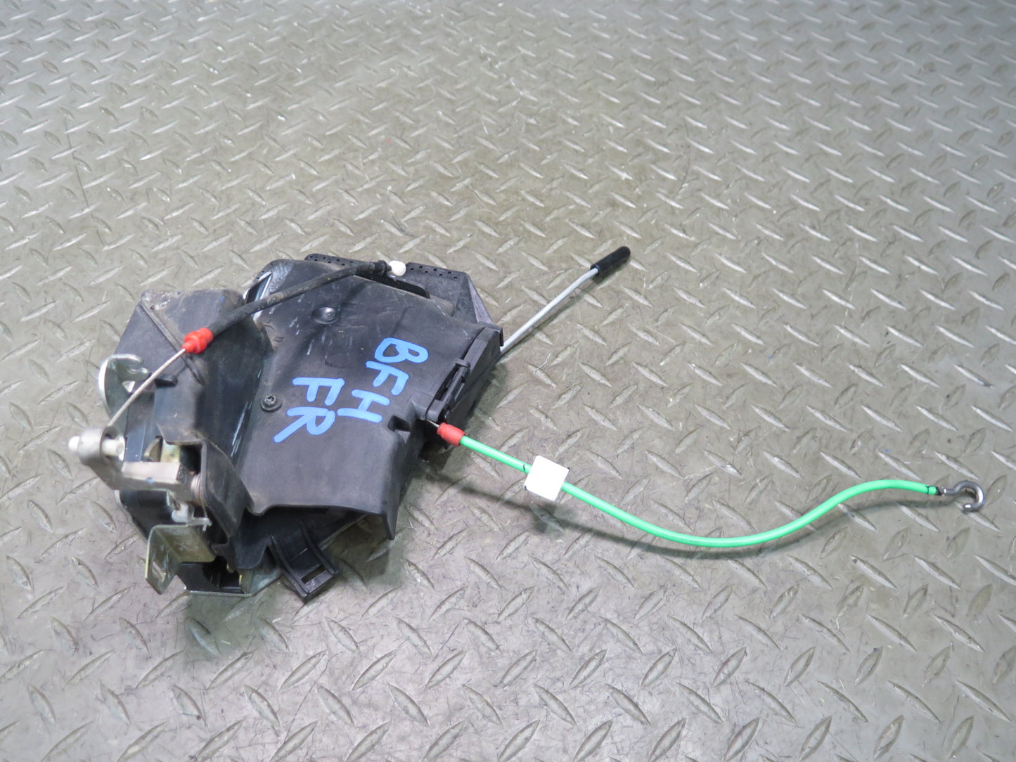 97-03 BMW E39 540i Front Right Door Lock Latch Actuator OEM