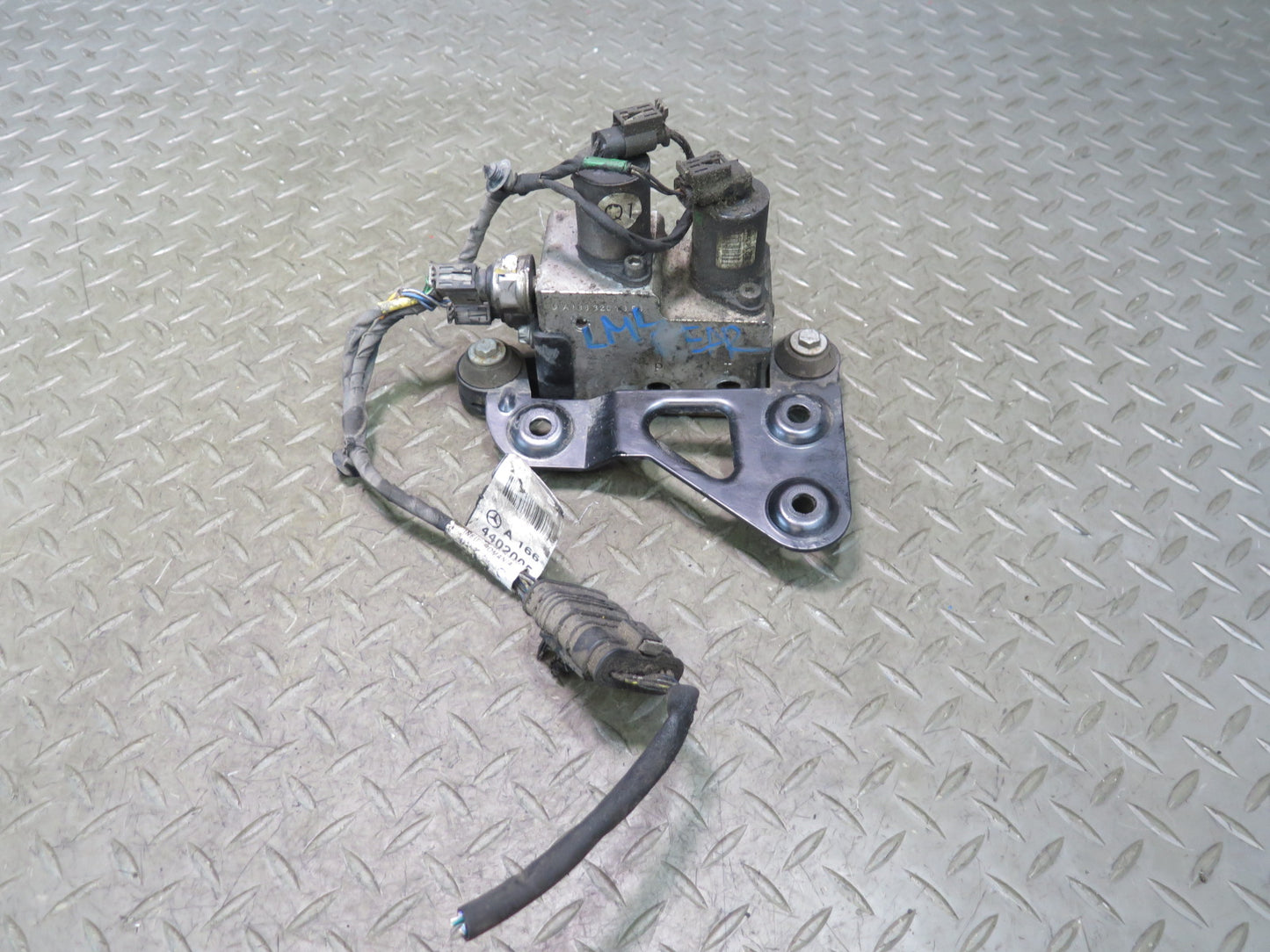 2012-2015 Mercedes W166 ML Rear Active Sway Bar Suspension Valve Block OEM