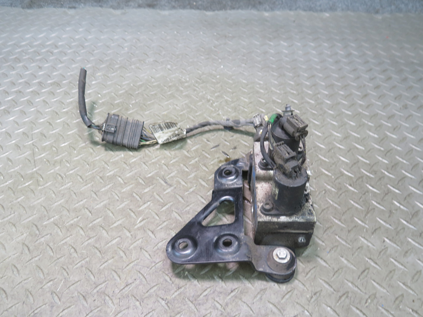 2012-2015 Mercedes W166 ML Rear Active Sway Bar Suspension Valve Block OEM