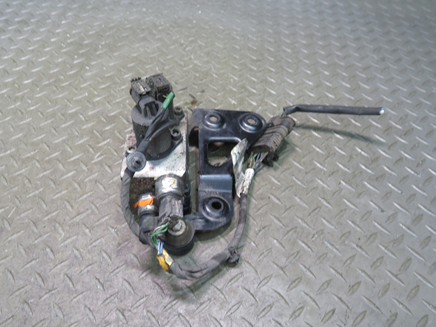 2012-2015 Mercedes W166 ML Rear Active Sway Bar Suspension Valve Block OEM