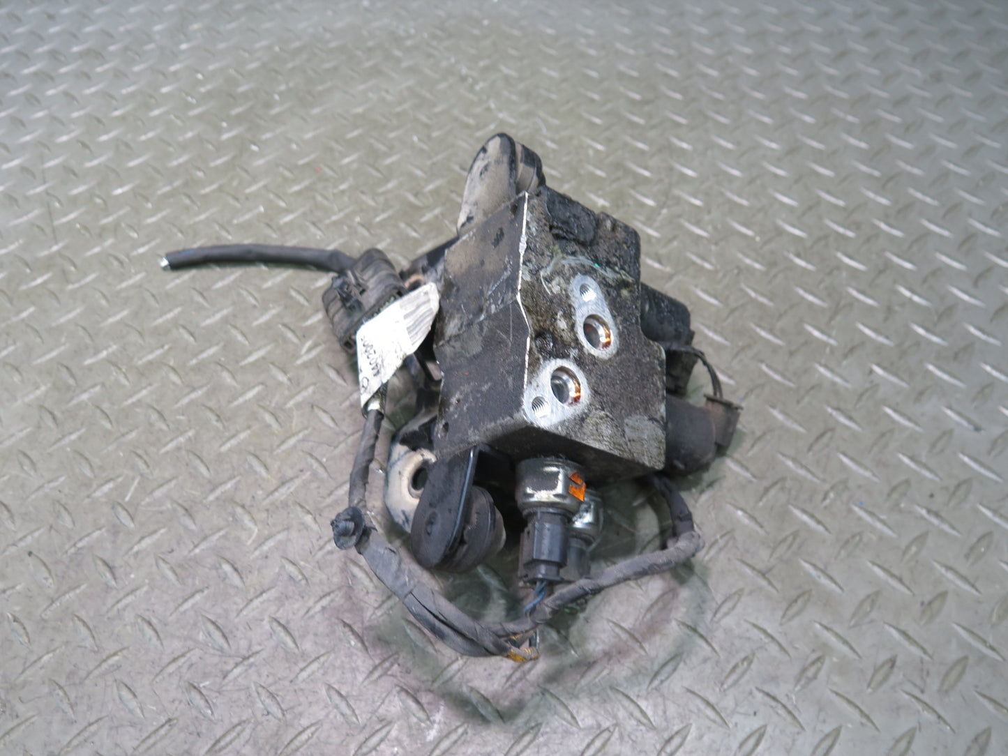 2012-2015 Mercedes W166 ML Rear Active Sway Bar Suspension Valve Block OEM