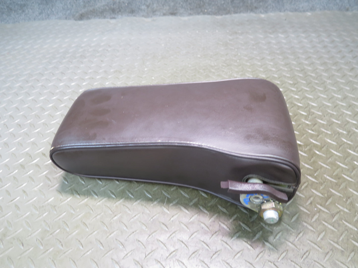 86-91 Mercedes W126 Front Left Driver Seat Leather Armrest Brasil OEM