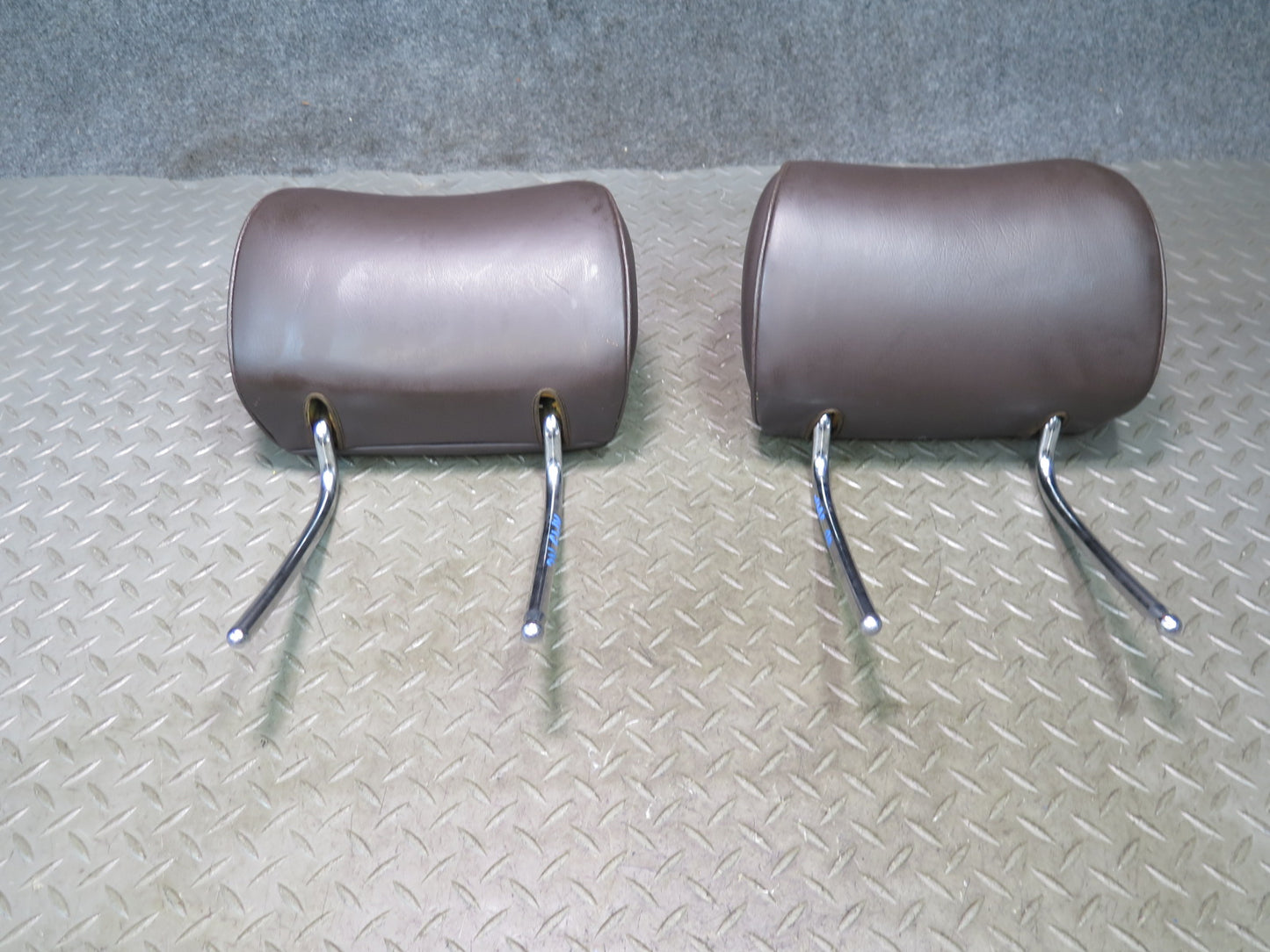86-91 Mercedes W126 560SEL Set of 2 Rear Left Right Leather Headrest Brasil OEM