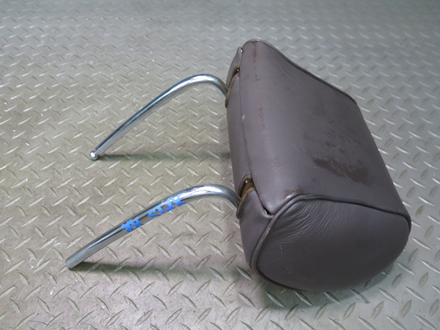 86-91 Mercedes W126 560SEL Set of 2 Rear Left Right Leather Headrest Brasil OEM