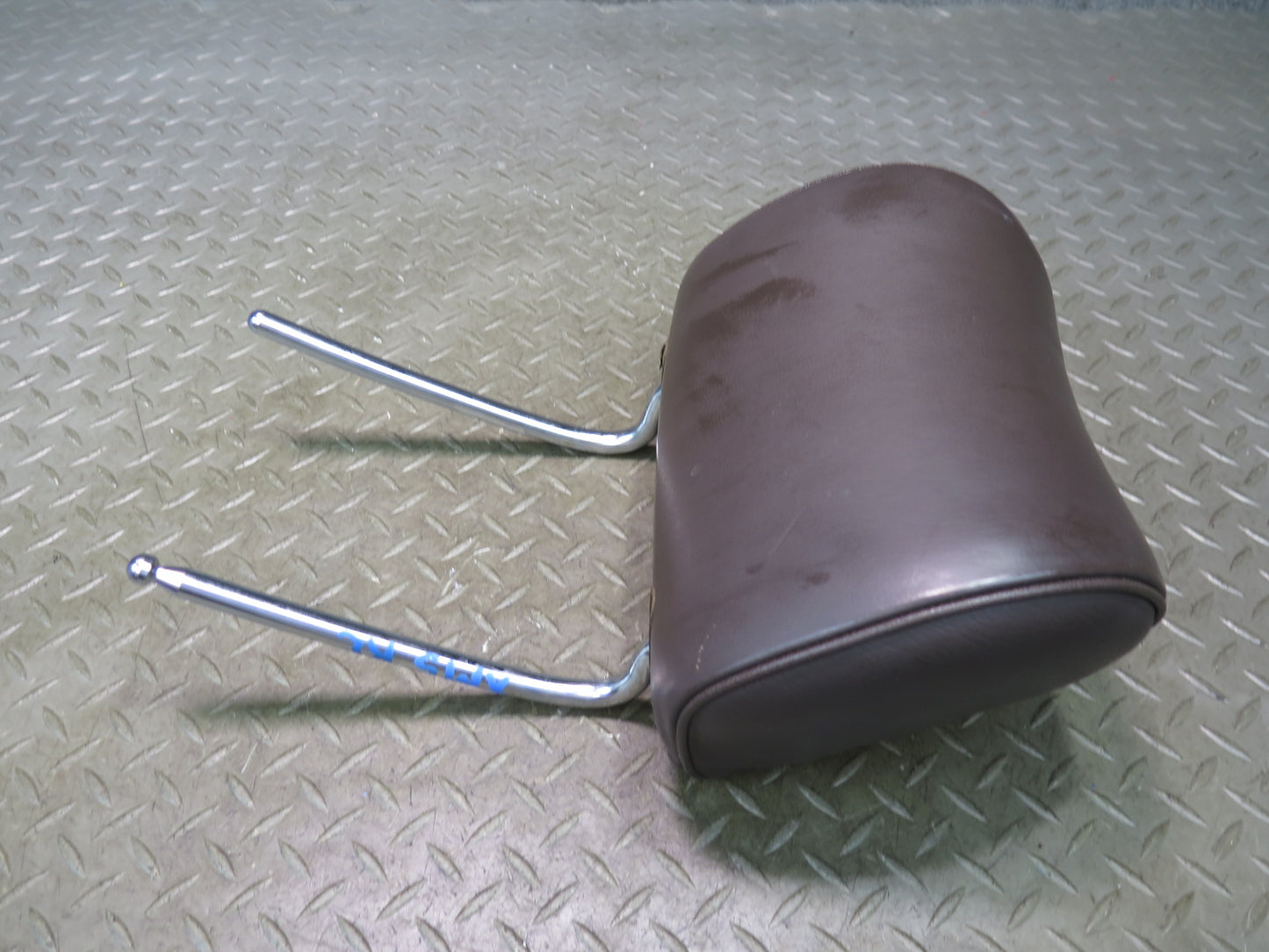 86-91 Mercedes W126 560SEL Set of 2 Rear Left Right Leather Headrest Brasil OEM