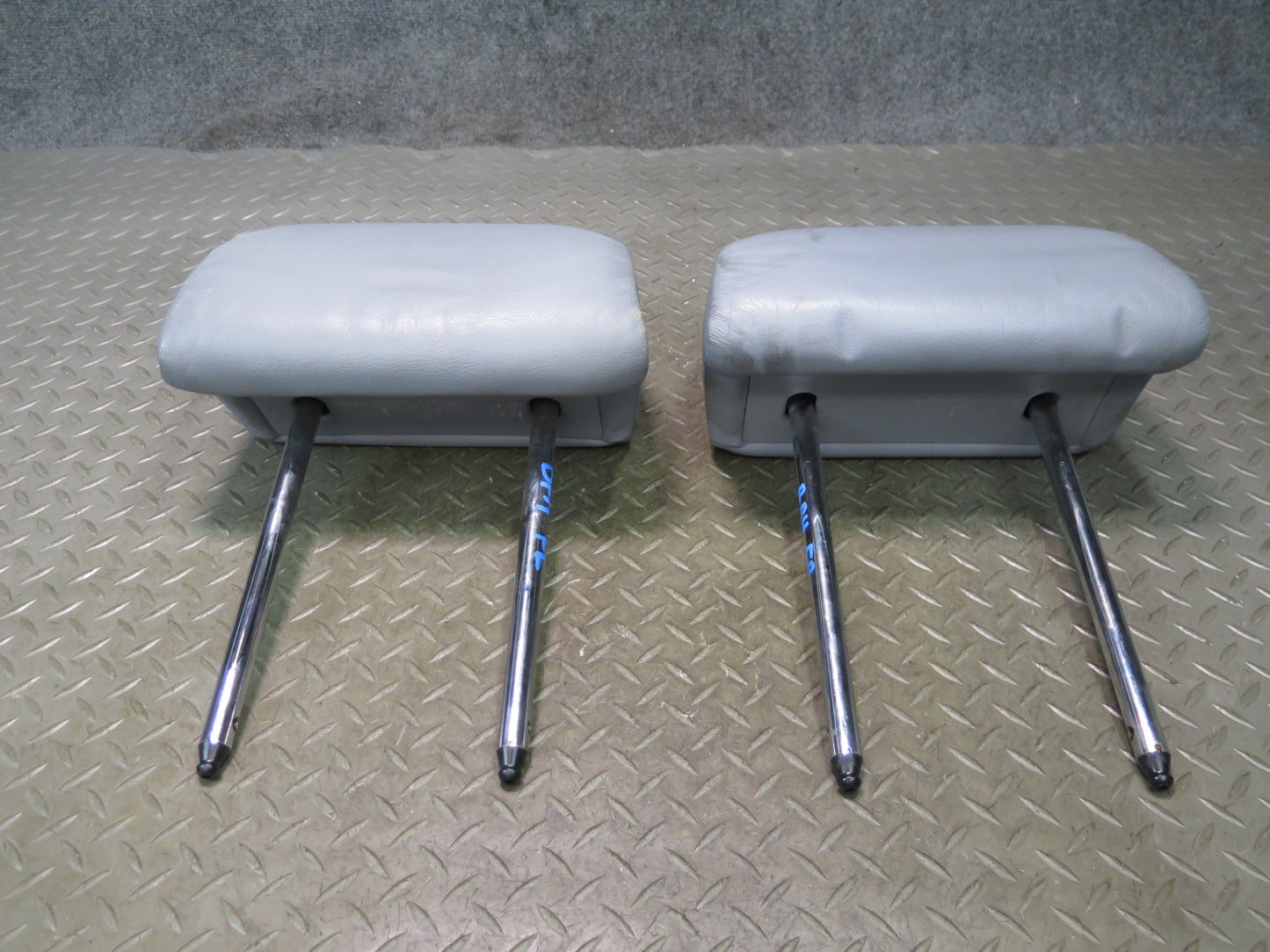 97-03 BMW E39 540i Set of 2 Front Left & Right Seat Leather Headrest Gray OEM