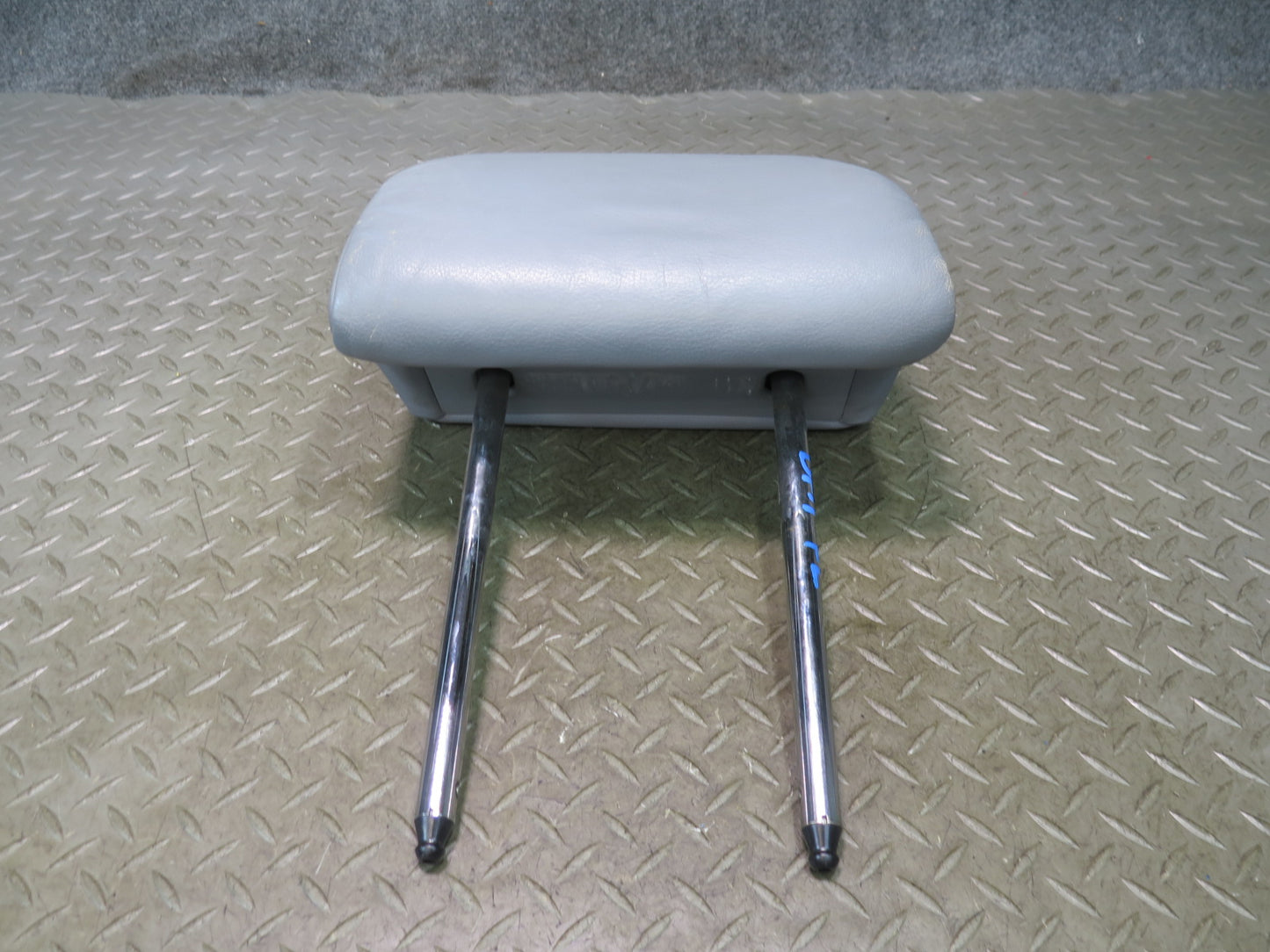 97-03 BMW E39 540i Set of 2 Front Left & Right Seat Leather Headrest Gray OEM