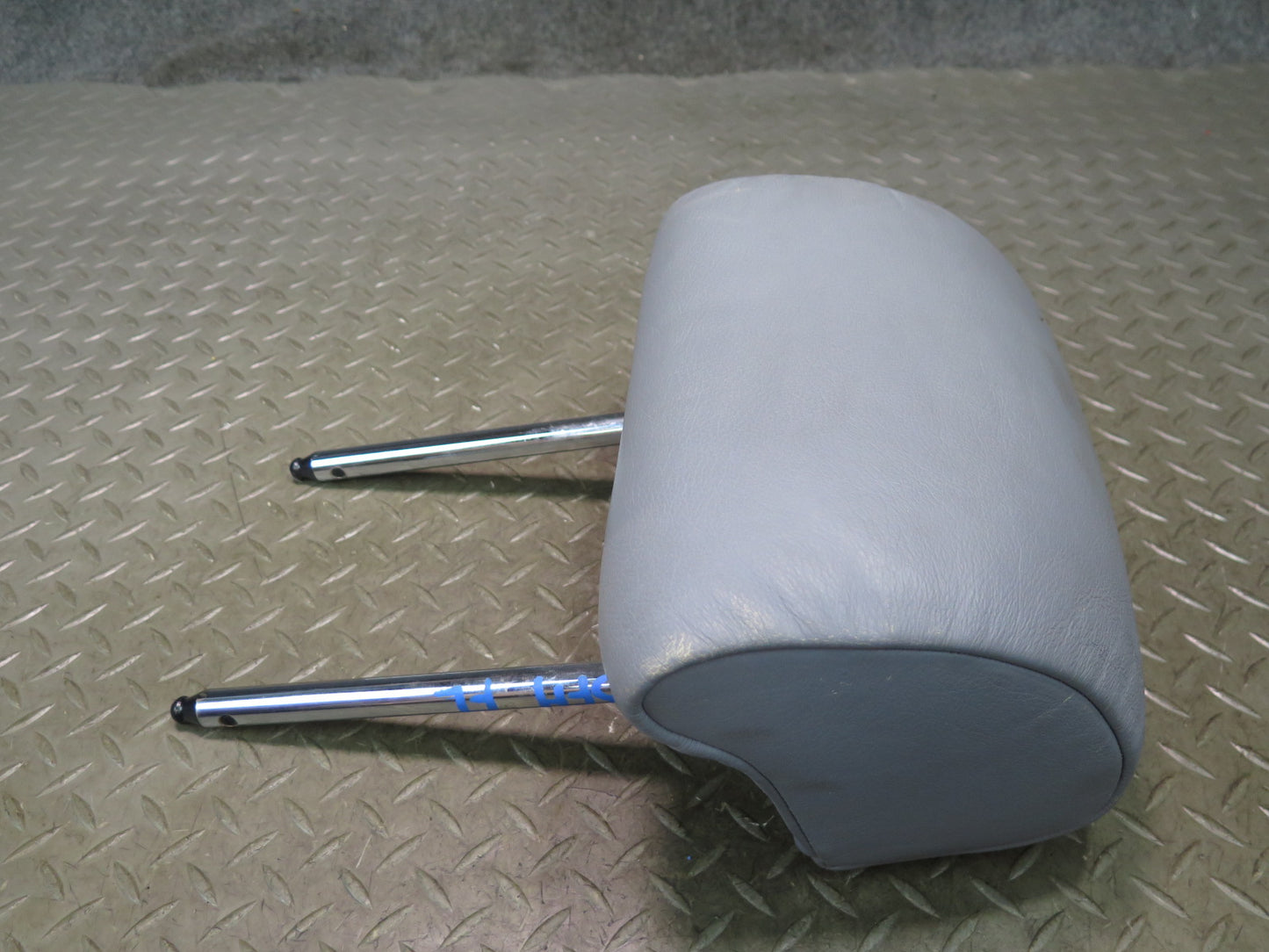 97-03 BMW E39 540i Set of 2 Front Left & Right Seat Leather Headrest Gray OEM
