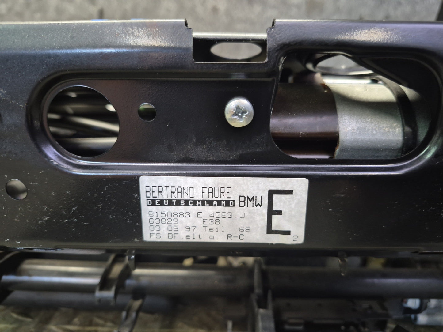 97-03 BMW E39 540i Front Right Seat Lower Frame Track Rail w Motor & Switch OEM