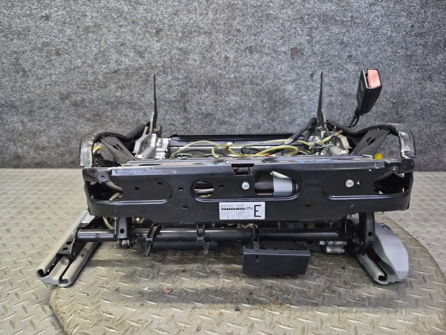 97-03 BMW E39 540i Front Right Seat Lower Frame Track Rail w Motor & Switch OEM
