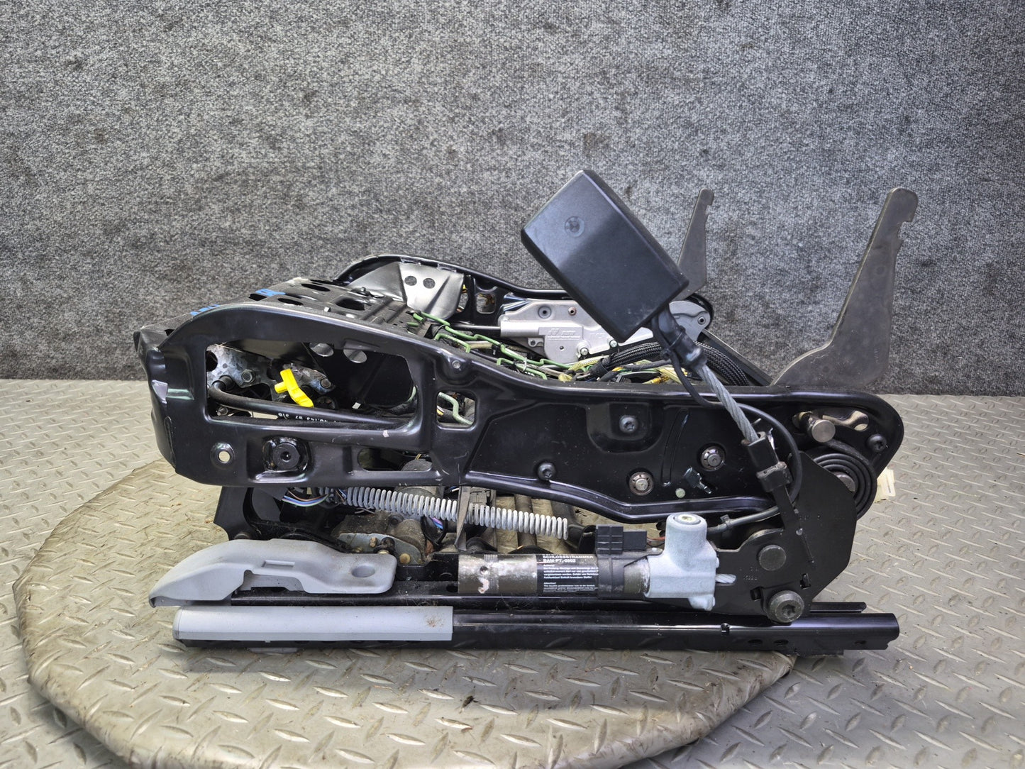 97-03 BMW E39 540i Front Right Seat Lower Frame Track Rail w Motor & Switch OEM