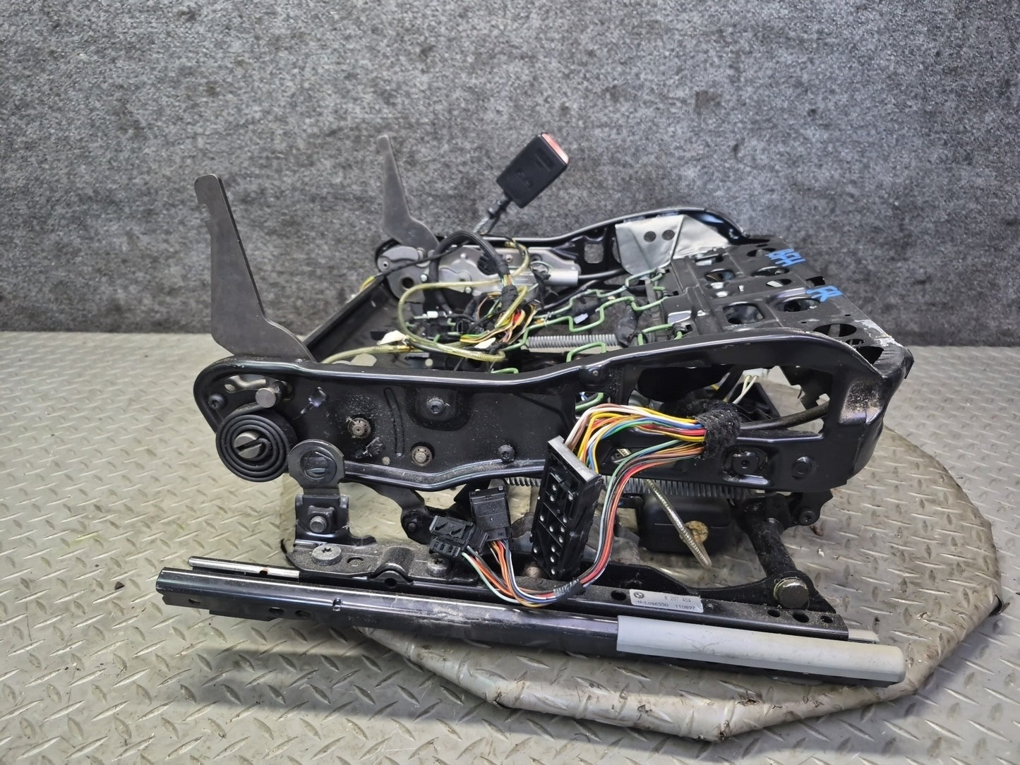 97-03 BMW E39 540i Front Right Seat Lower Frame Track Rail w Motor & Switch OEM