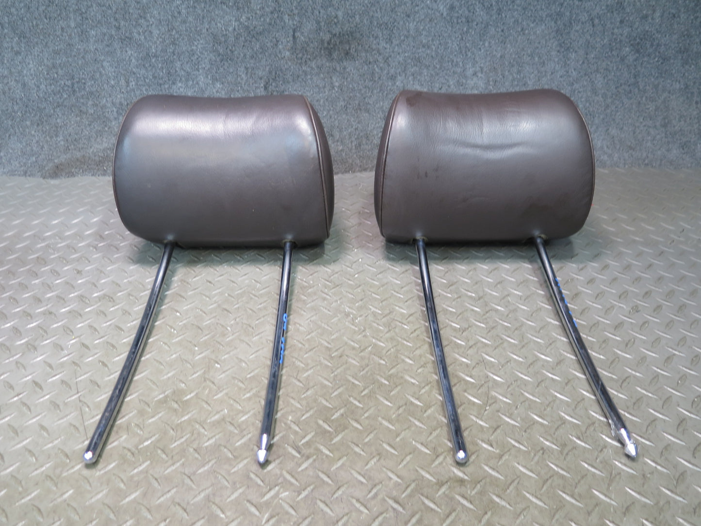 86-91 Mercedes W126 Set of 2 Front Left & Right Leather Headrest Brasil OEM